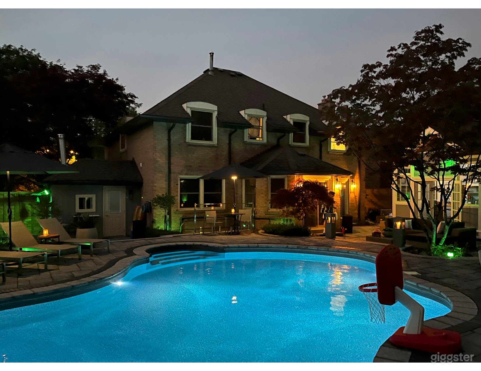 Chic City Pool and Garden Resort Photo 2