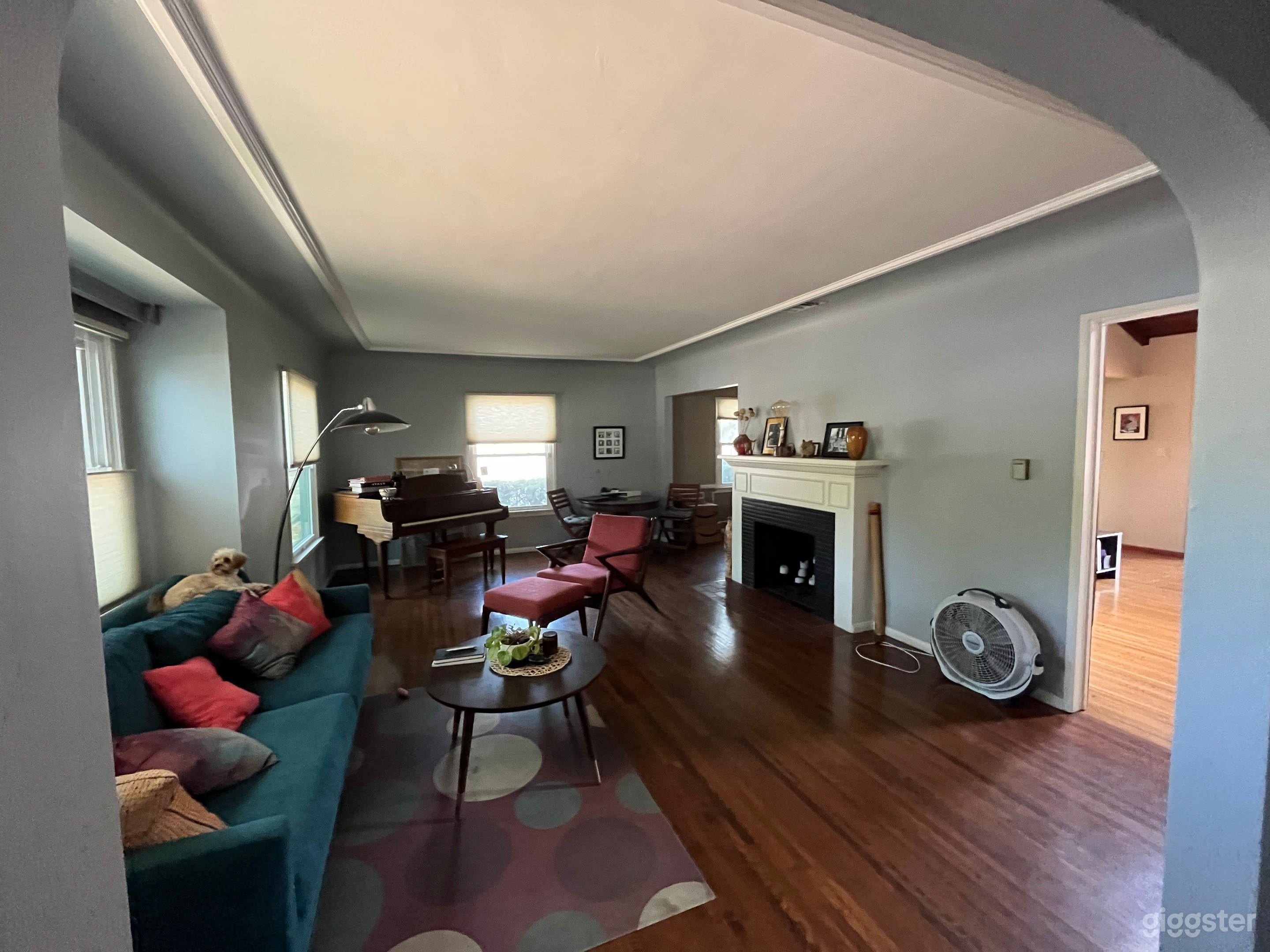 Quaint mid-century cottage Photo 2