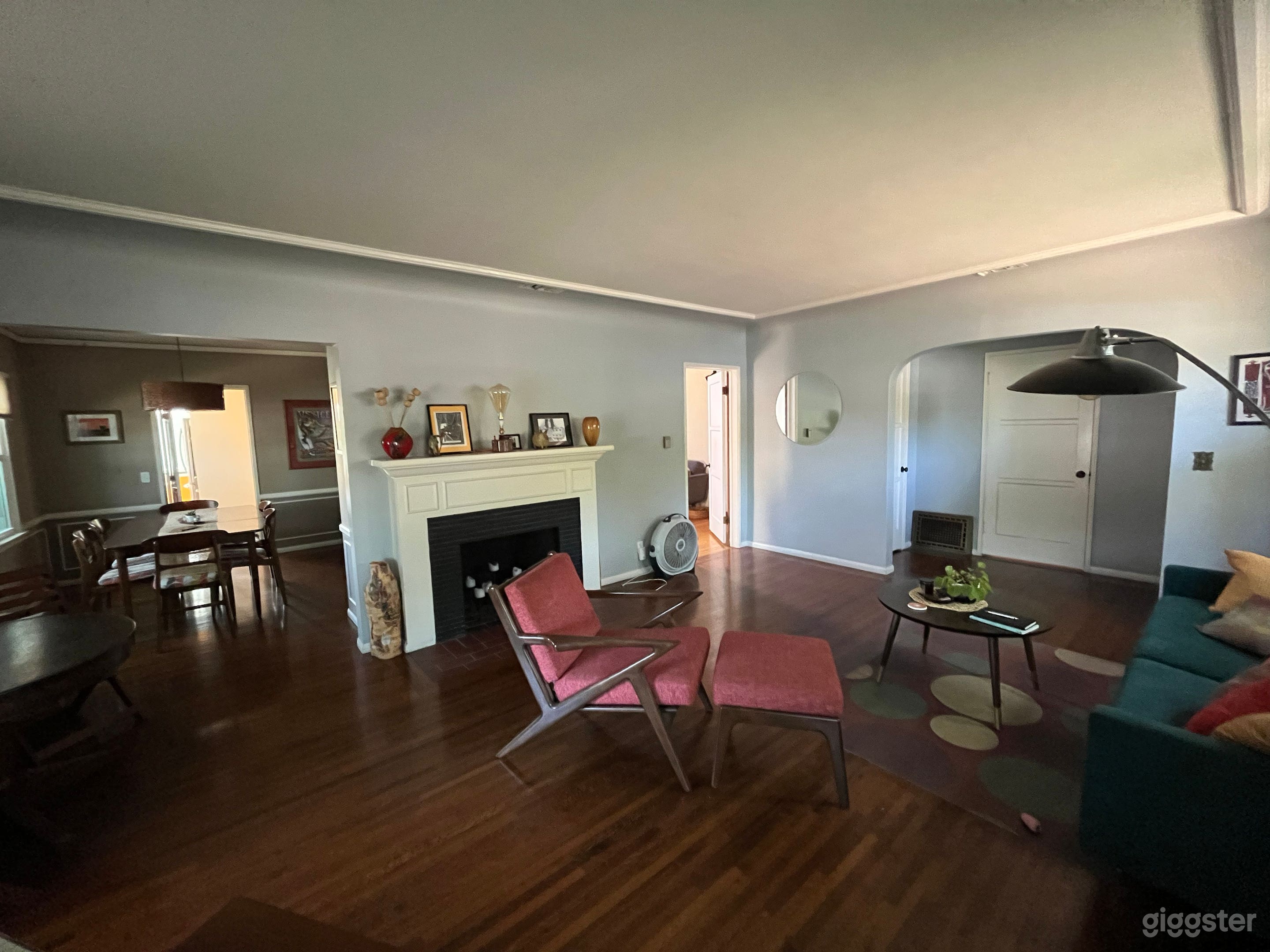 Quaint mid-century cottage Photo 4