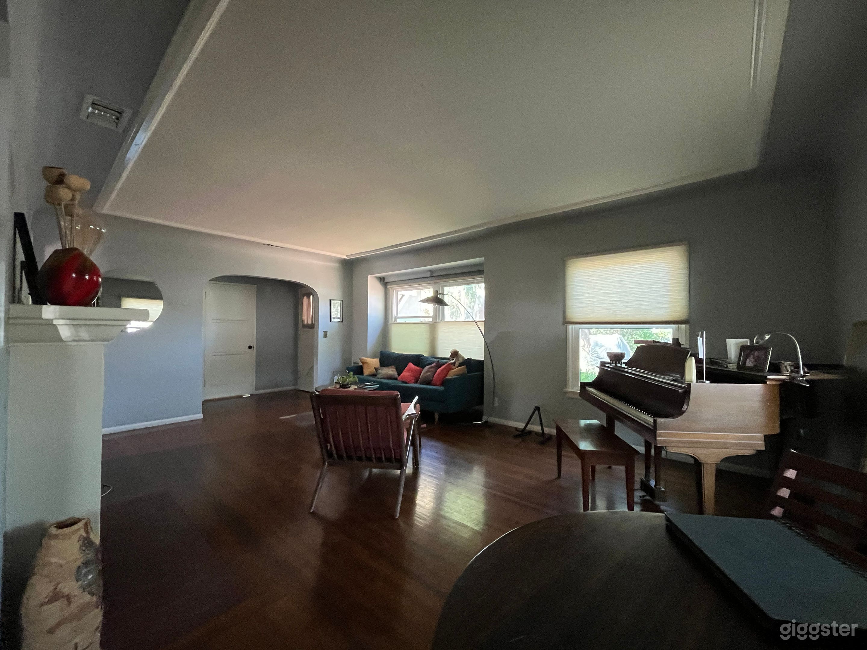 Quaint mid-century cottage Photo 3