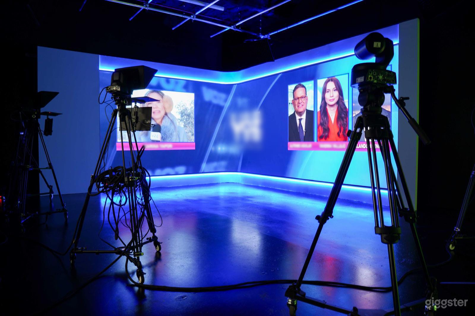 TV - BROADCAST STUDIO - IRON STUDIOS Photo 2