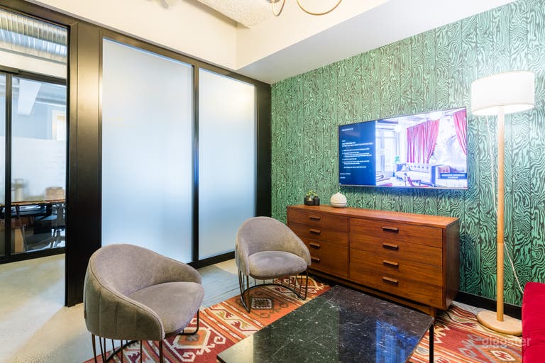  Comfortable Meeting Room 