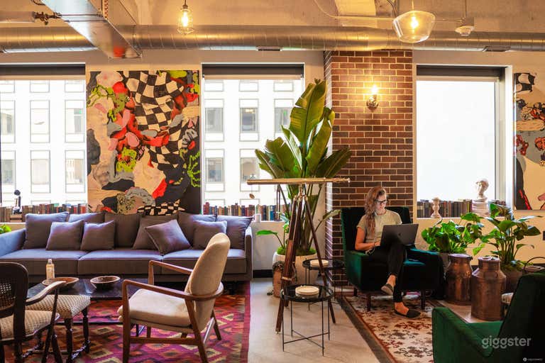  Comfortable Meeting Room 