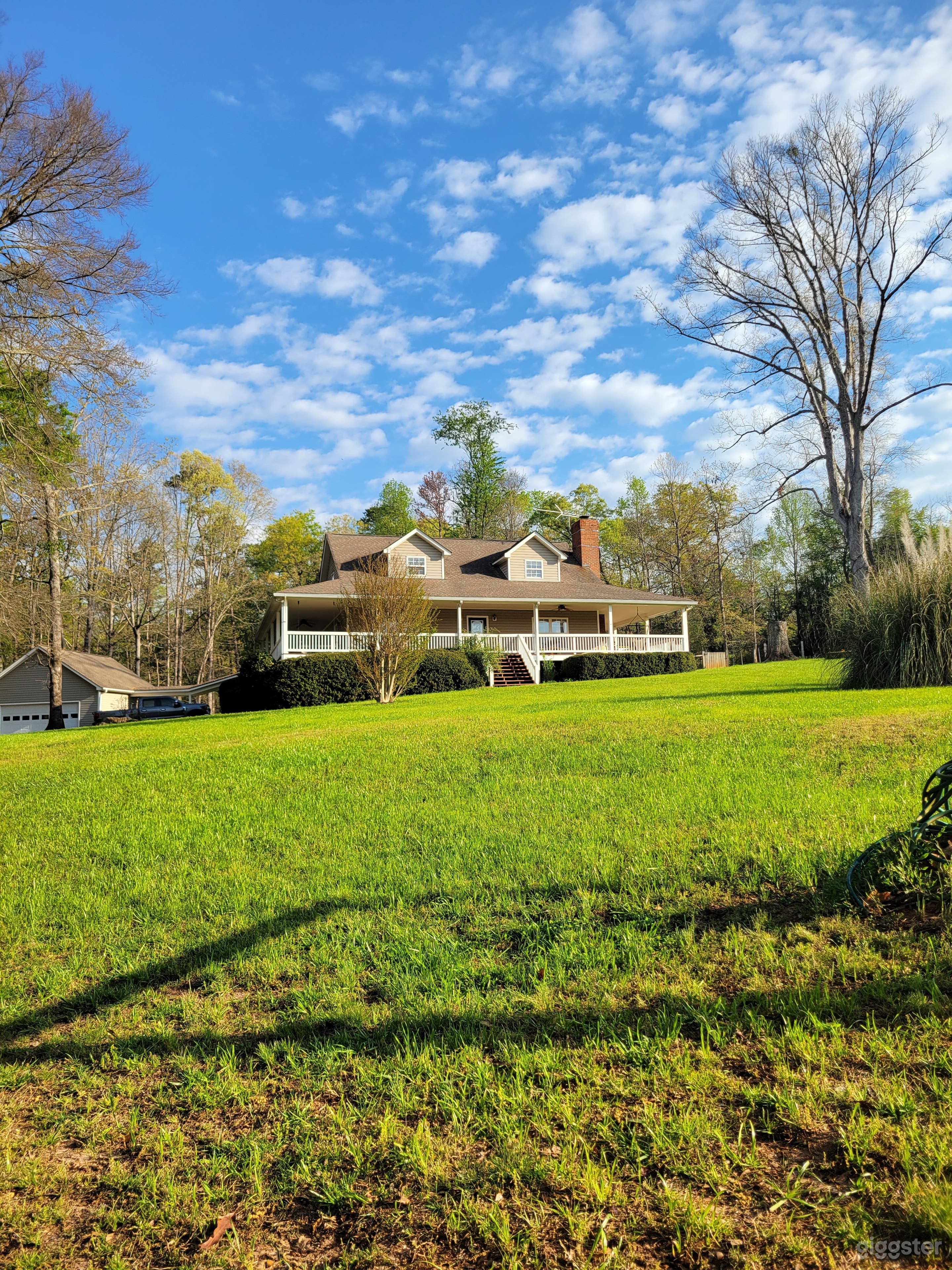 Beautiful 22 acre horse farm and country home Photo 1