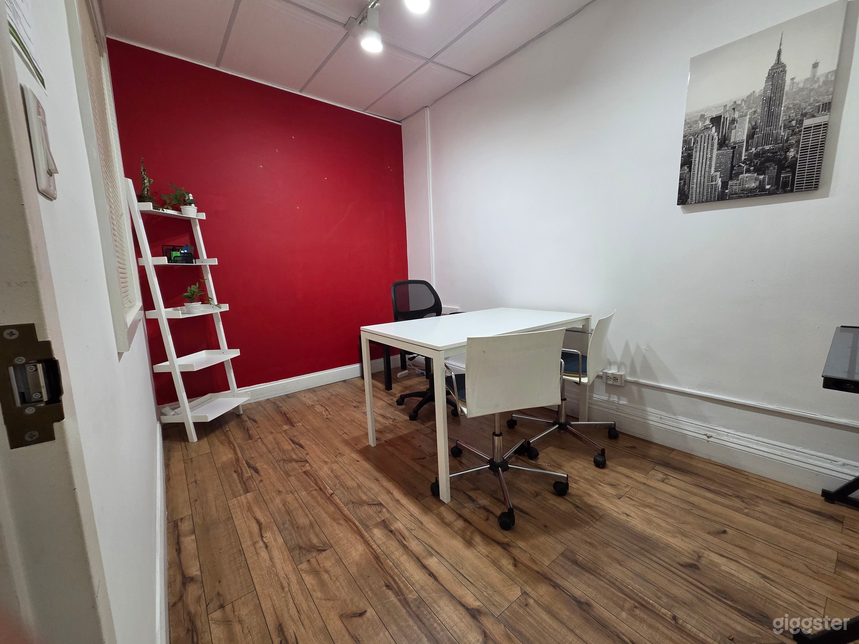 704-J: 4-Person Meeting Room in Manhattan, New York City Photo 1