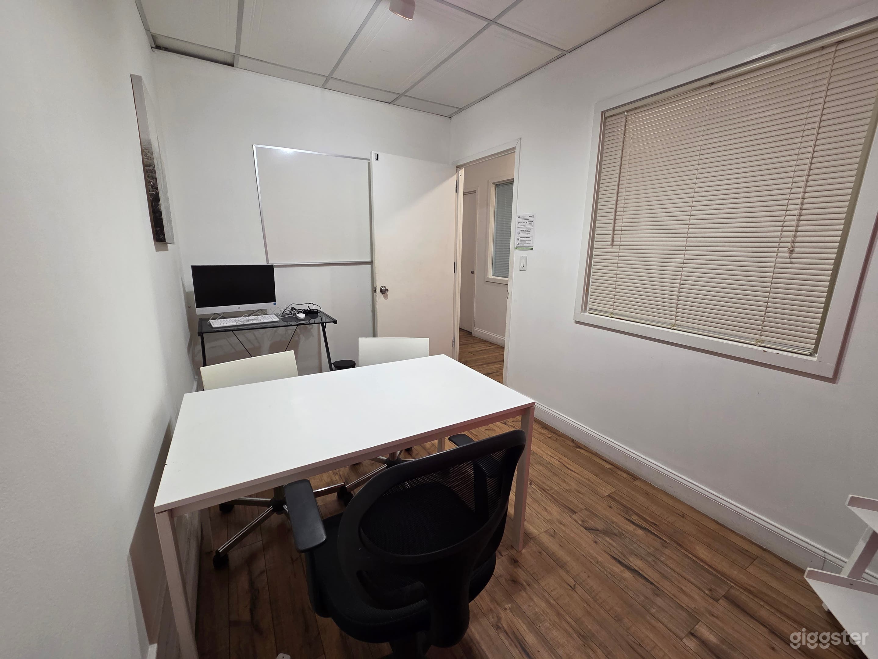 704-J: 4-Person Meeting Room in Manhattan, New York City Photo 2