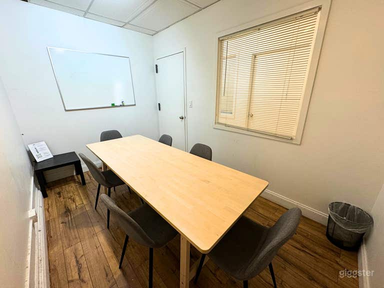  704-J: 4-Person Meeting Room in Manhattan, New York City 
