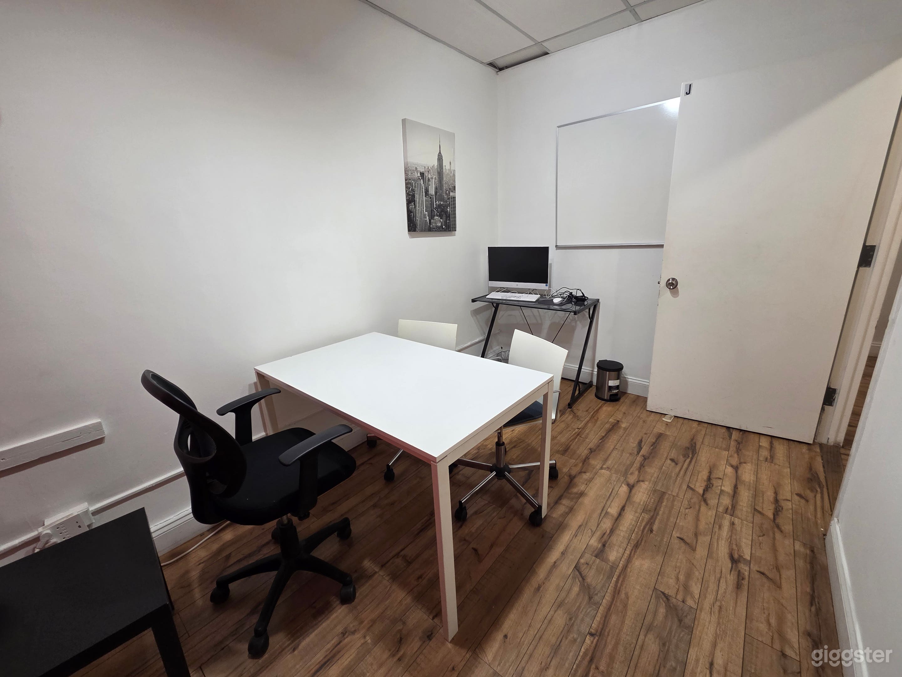 704-J: 4-Person Meeting Room in Manhattan, New York City Photo 4