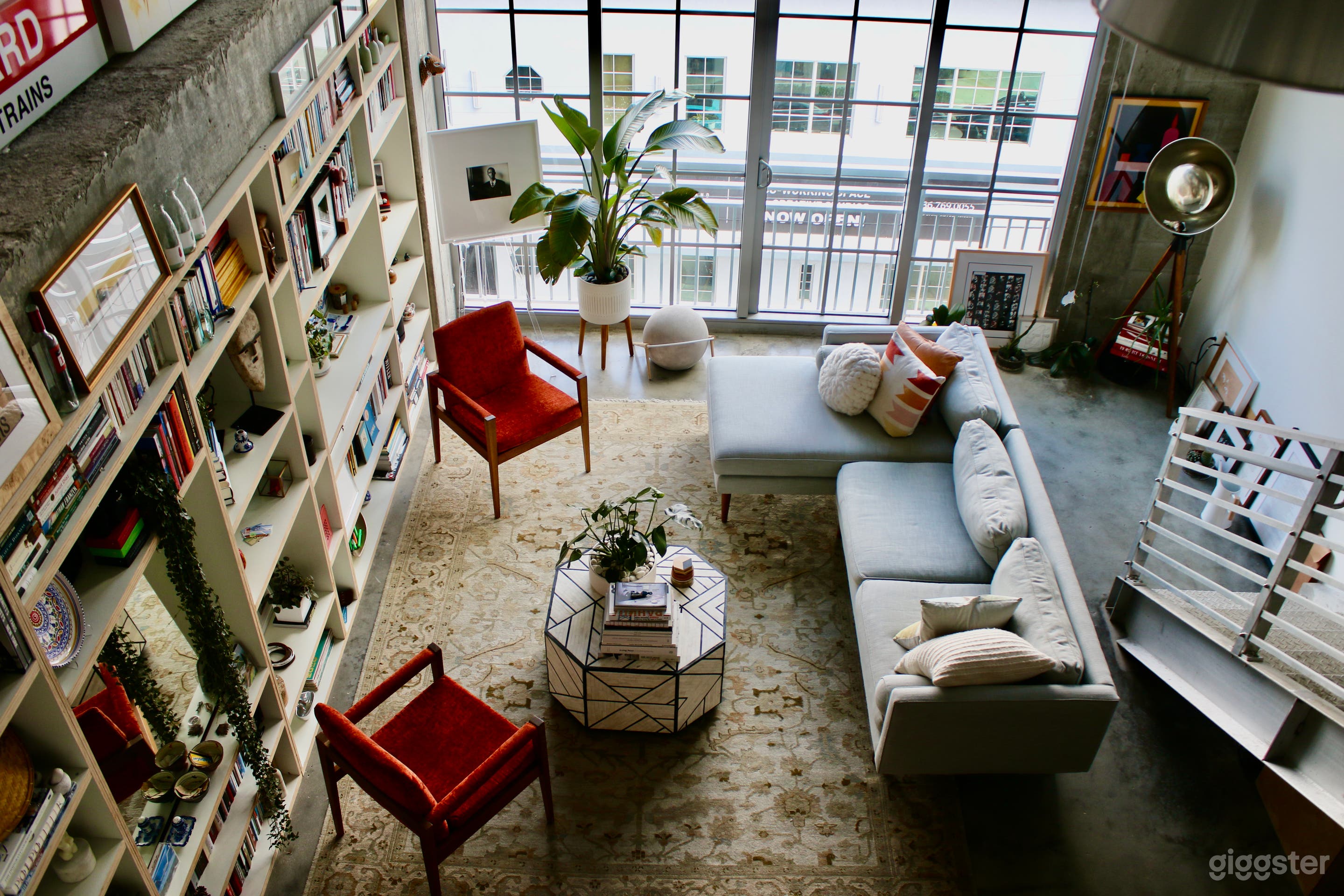Beautiful Industrial Loft With Midcentury Modern Decor Photo 4