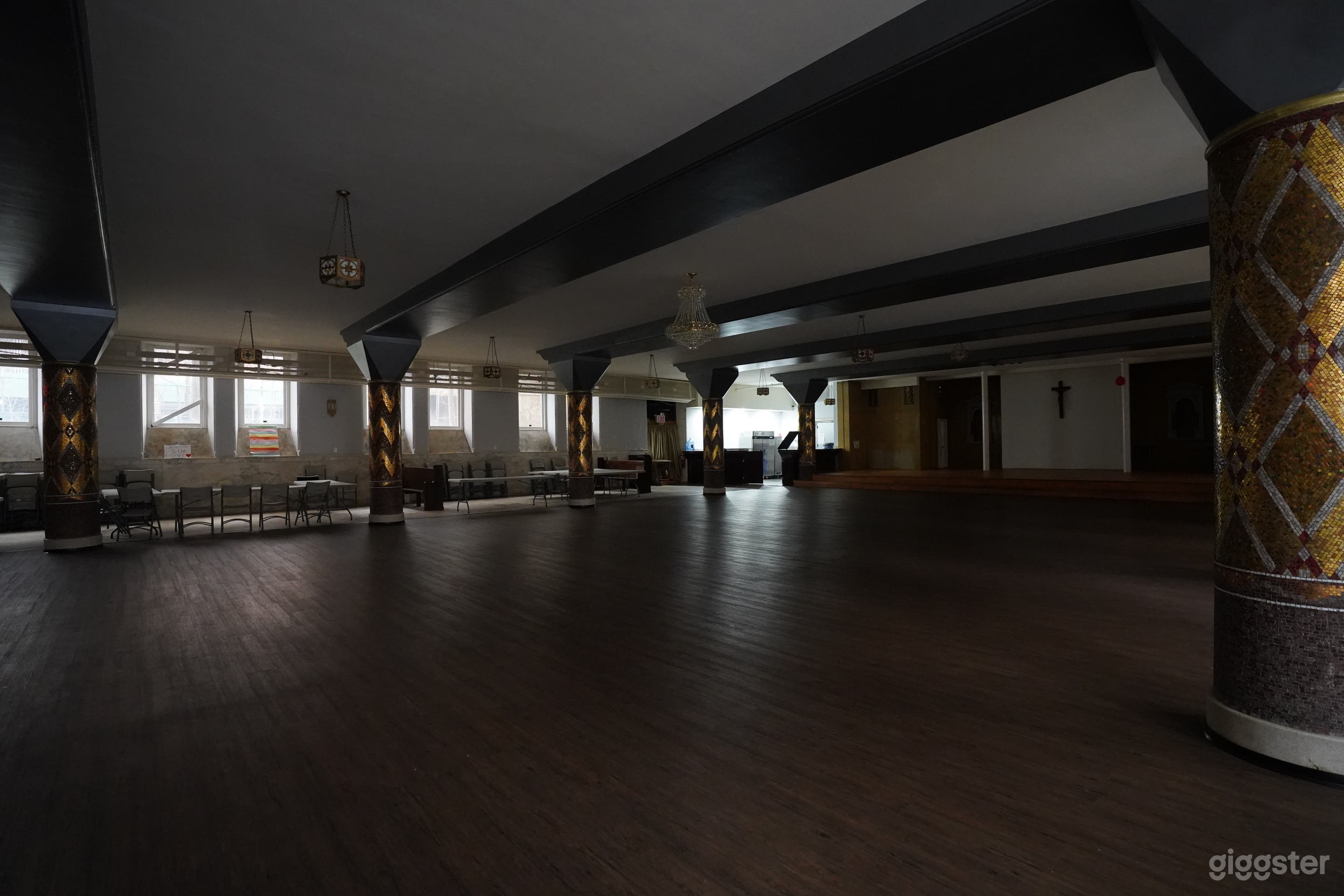 Classic Huge Vintage Ballroom w/ Kitchen Photo 4