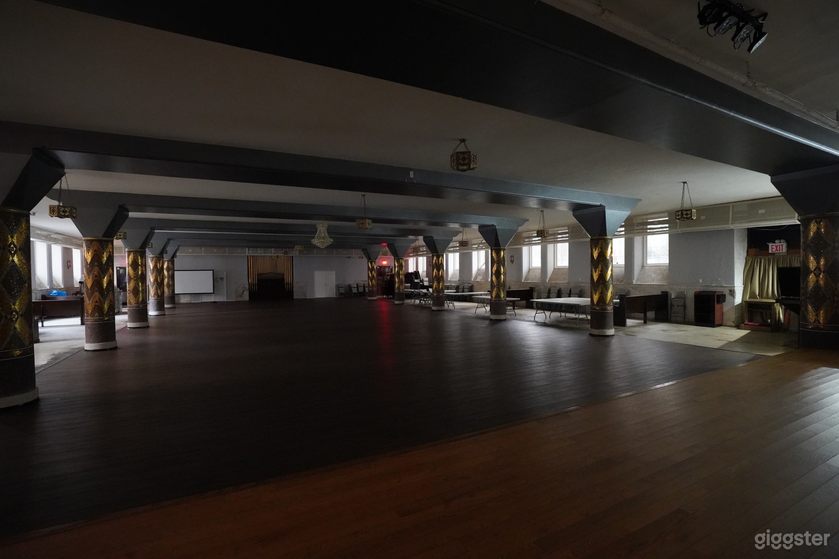 Classic Huge Vintage Ballroom w/ Kitchen Photo 2