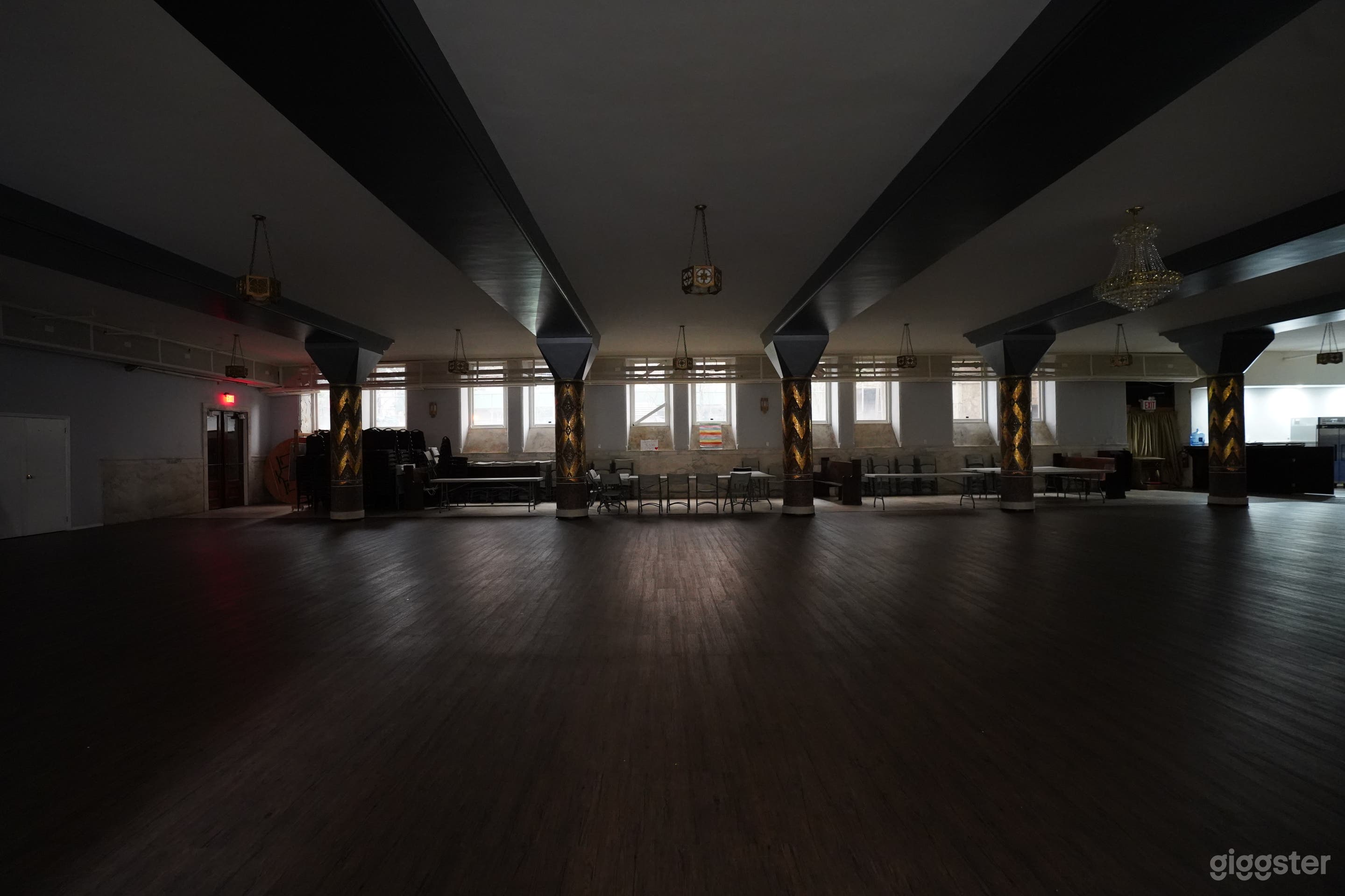 Classic Huge Vintage Ballroom w/ Kitchen Photo 3
