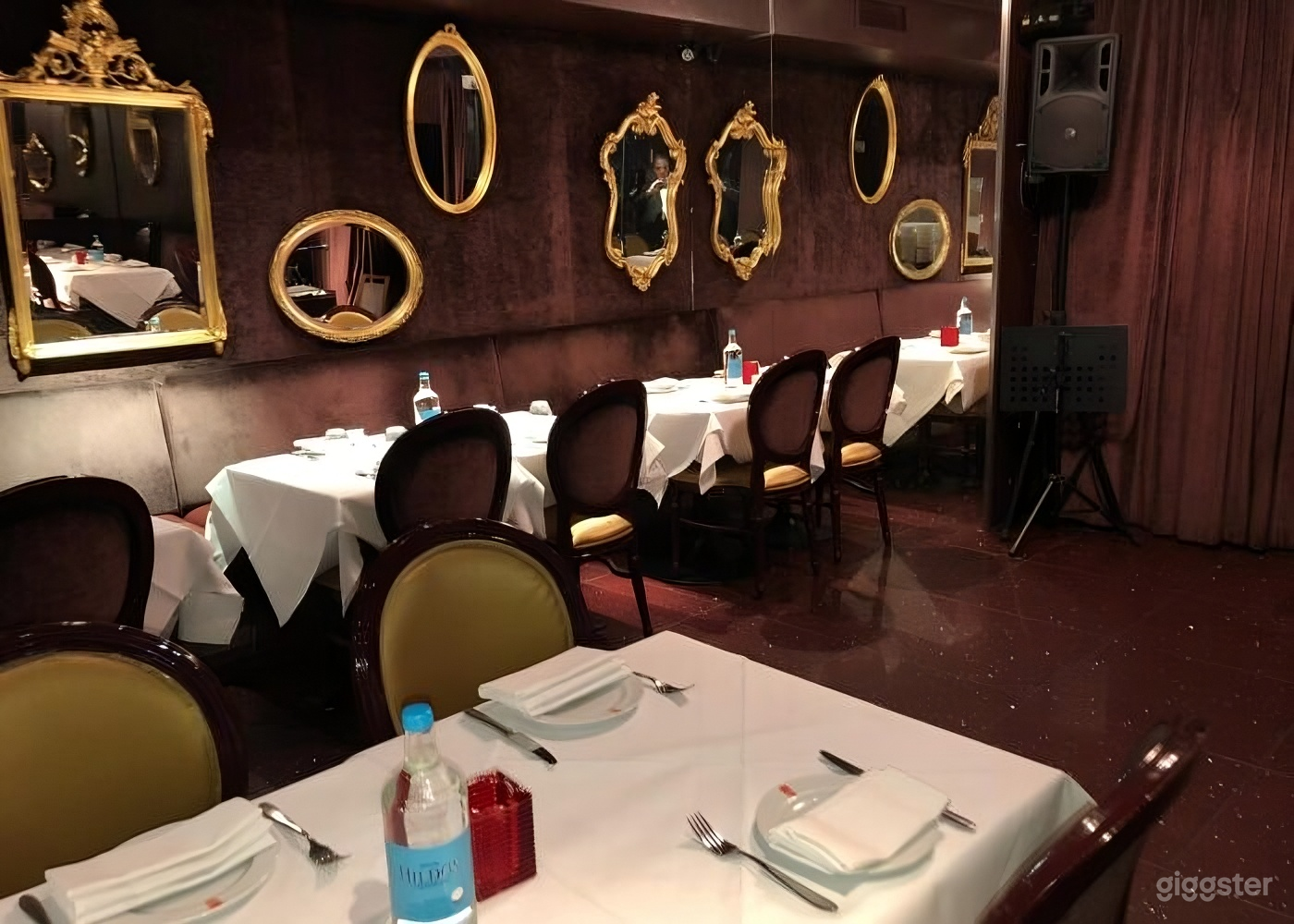 Downstairs Lounge Photo 4