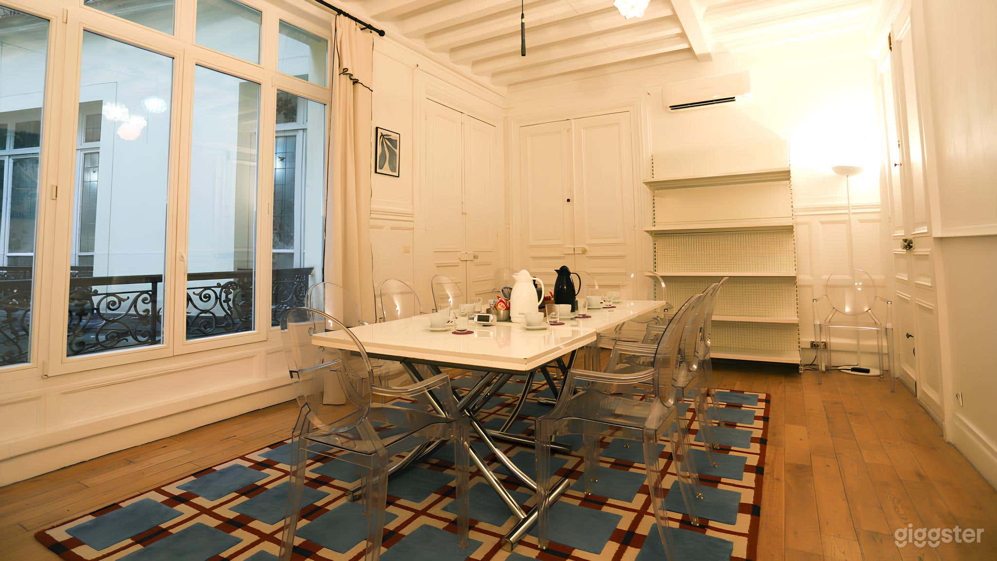 Photo de Purple Room - Designed to Foster a Studious Atmosphere 1