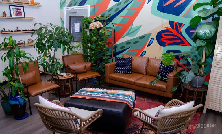  Creative Studio for Filming, Photoshoots, Meetings & Events 