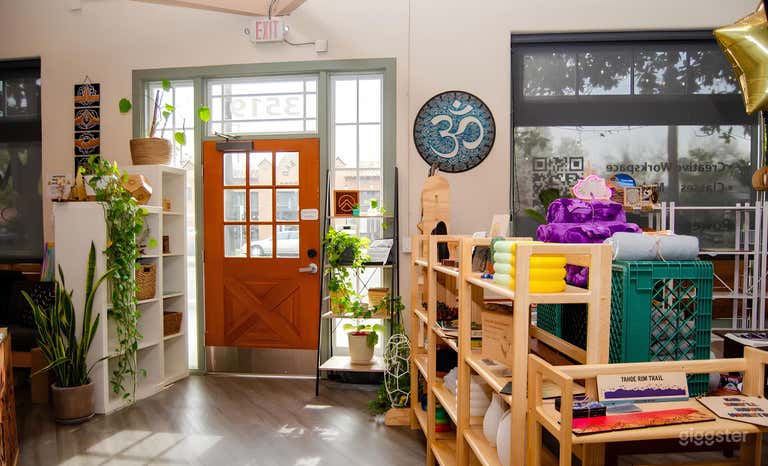  Creative Studio for Filming, Photoshoots, Meetings & Events 