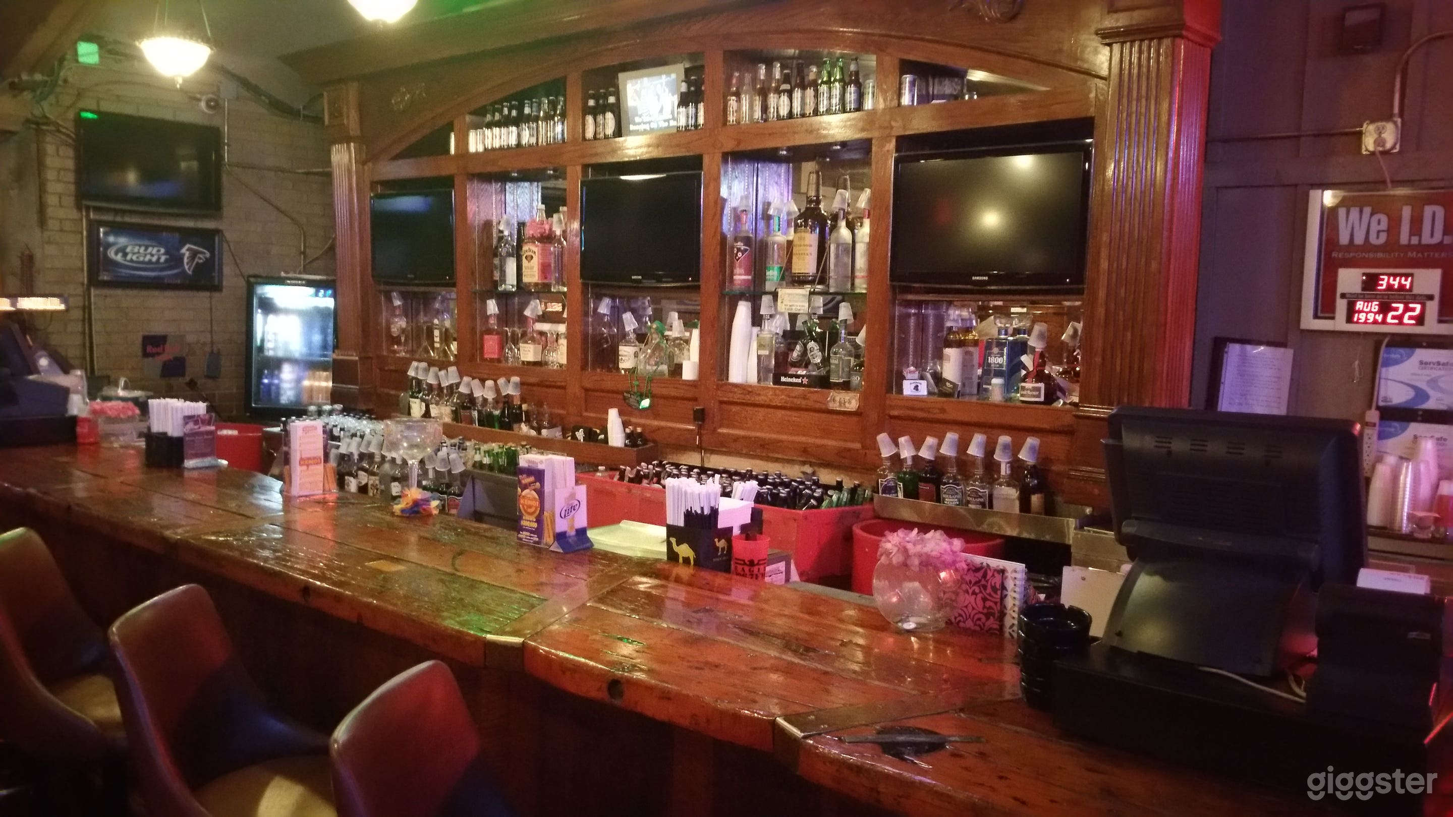 Bar / Restaurant / nightclub  Photo 2