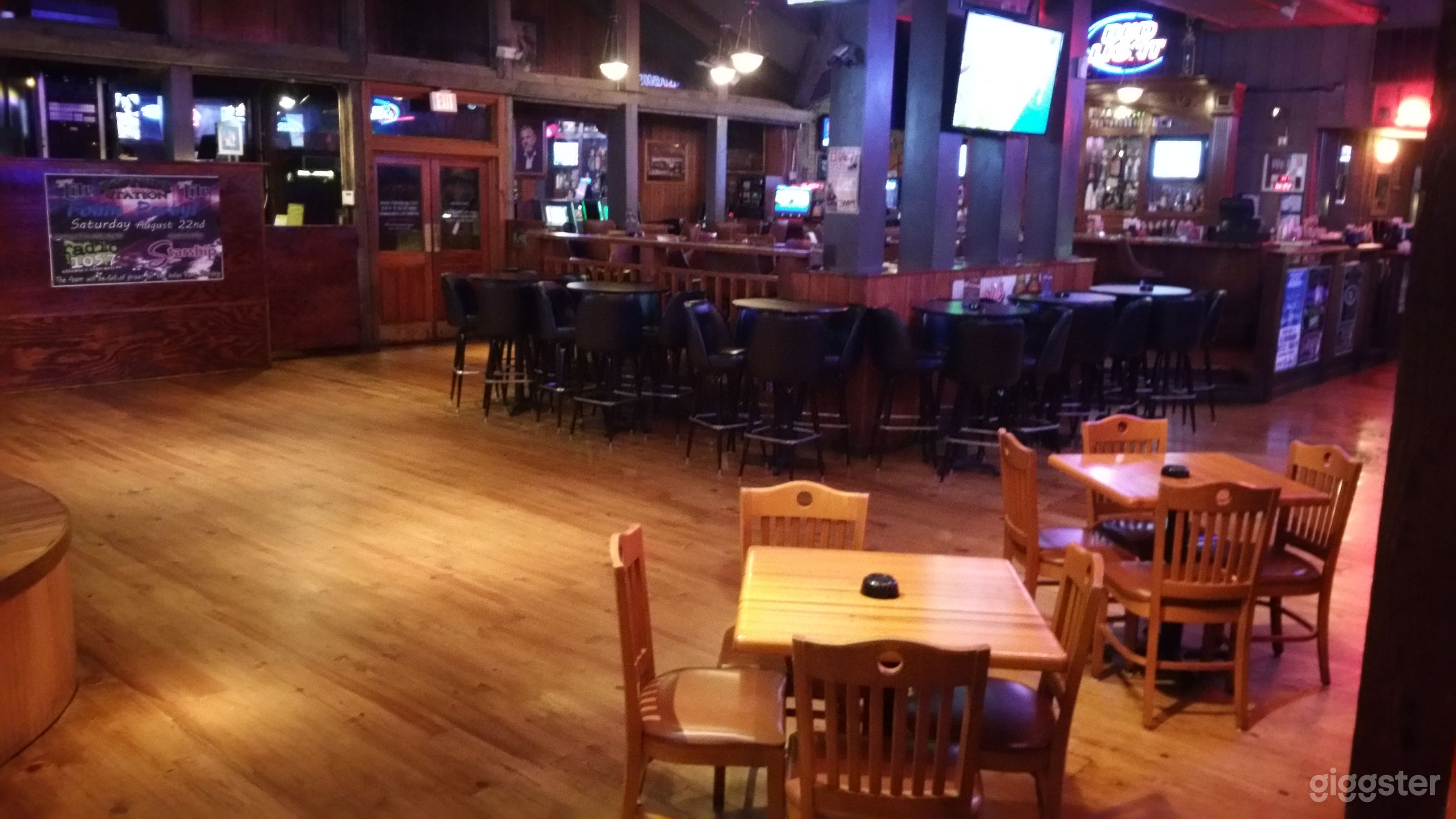 Bar / Restaurant / nightclub  Photo 3