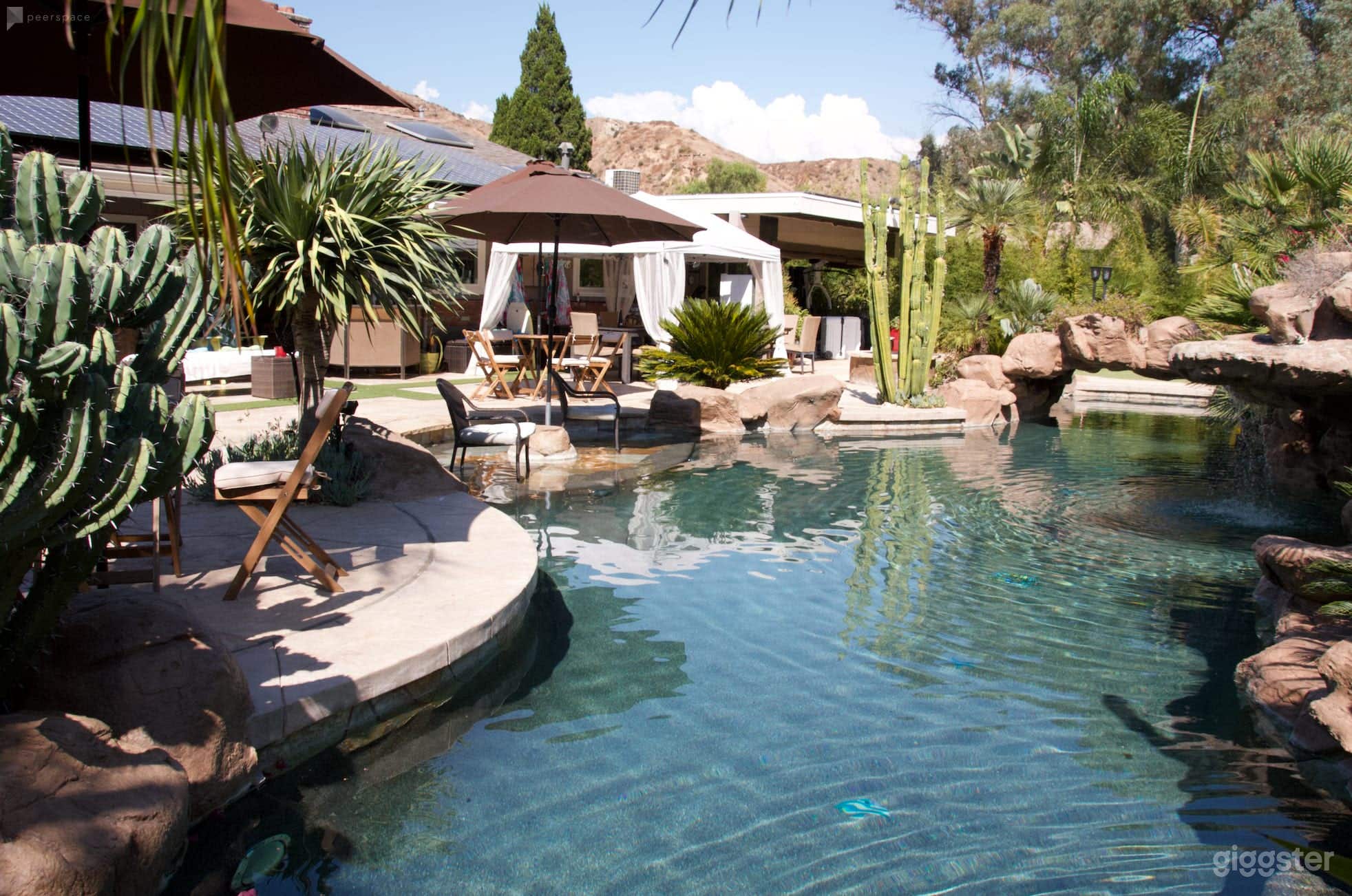 Contemporary Ranch house with lagoon pool Photo 1