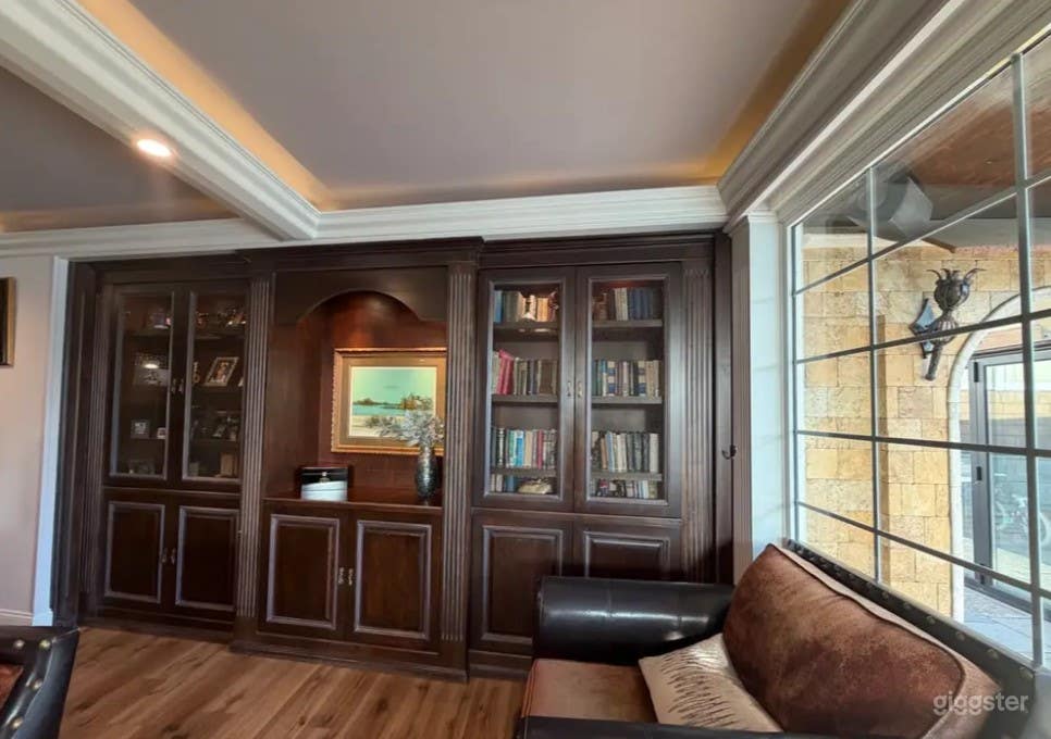 Vintage Residence with Classic Architecture Photo 4