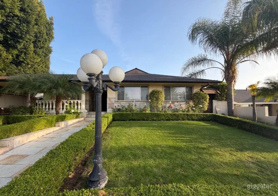 Vintage Residence with Classic Architecture Photo 1