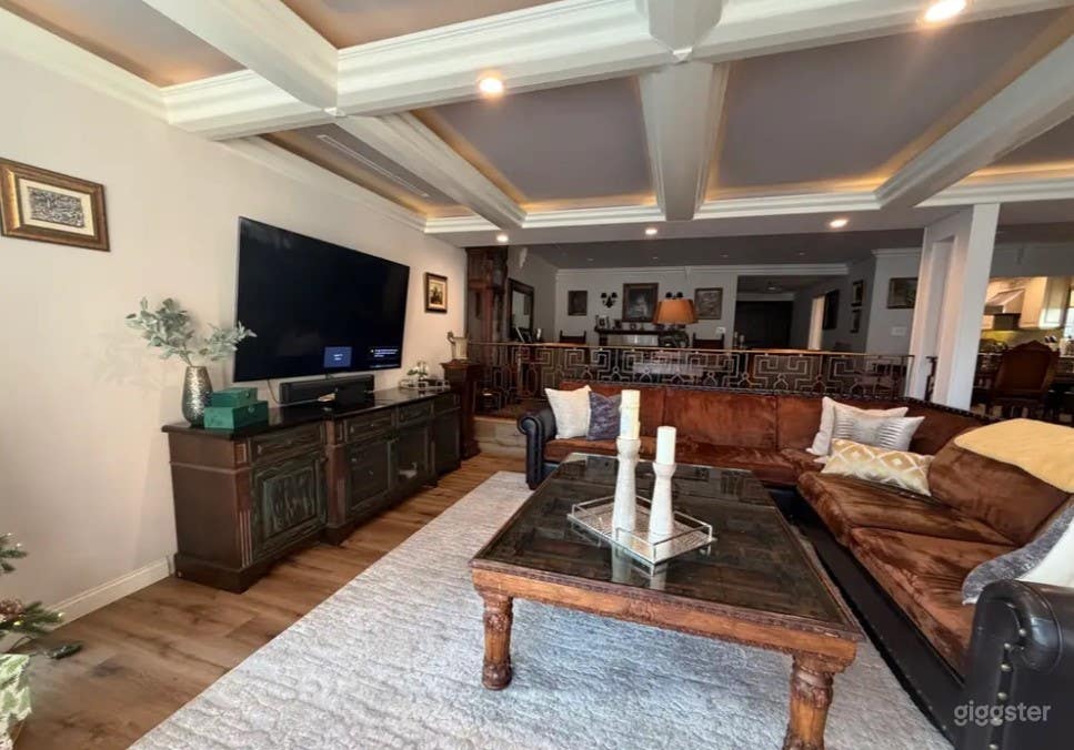 Vintage Residence with Classic Architecture Photo 3