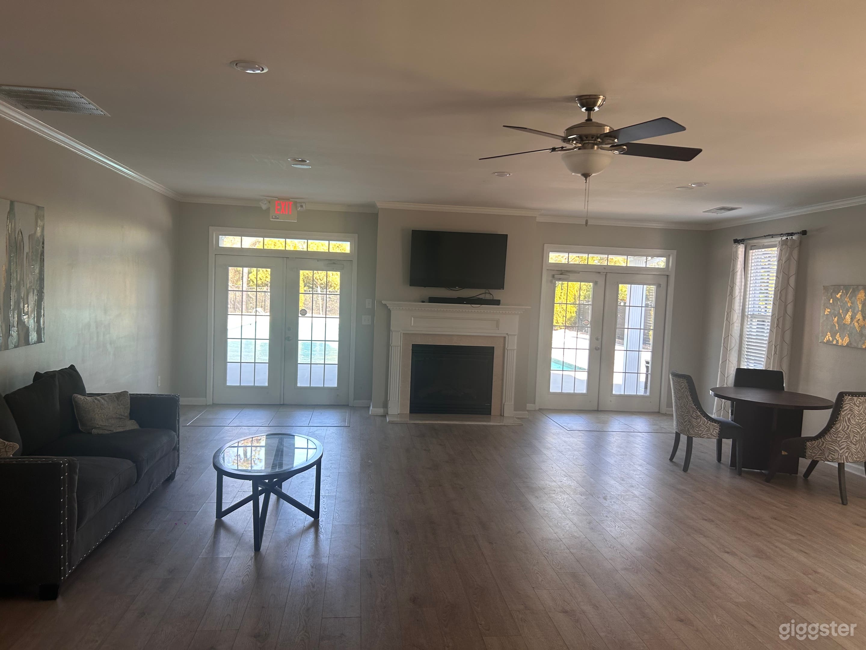 Private Modern Clubhouse Customizable For Filming Photo 3