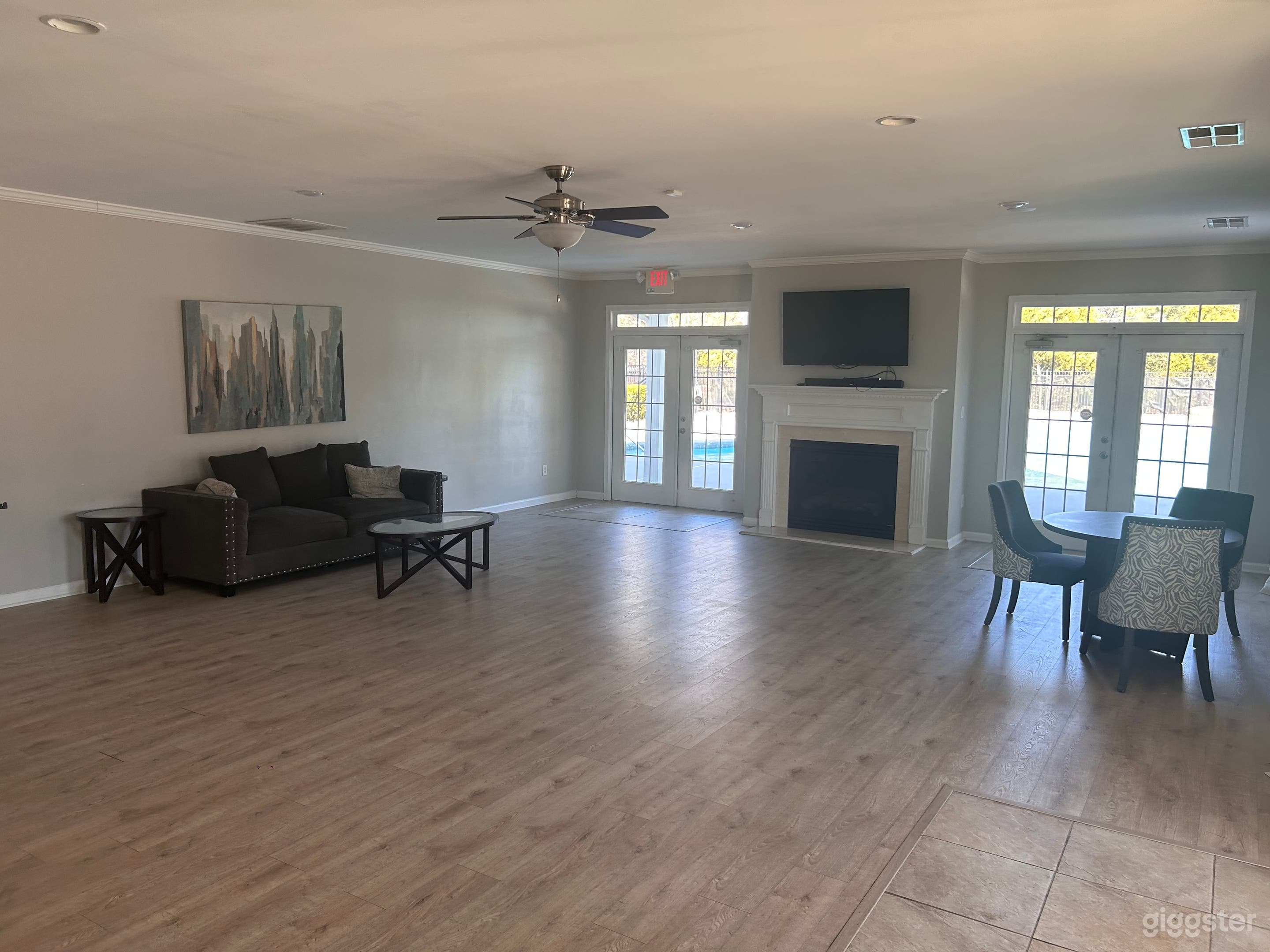 Private Modern Clubhouse Customizable For Filming Photo 2