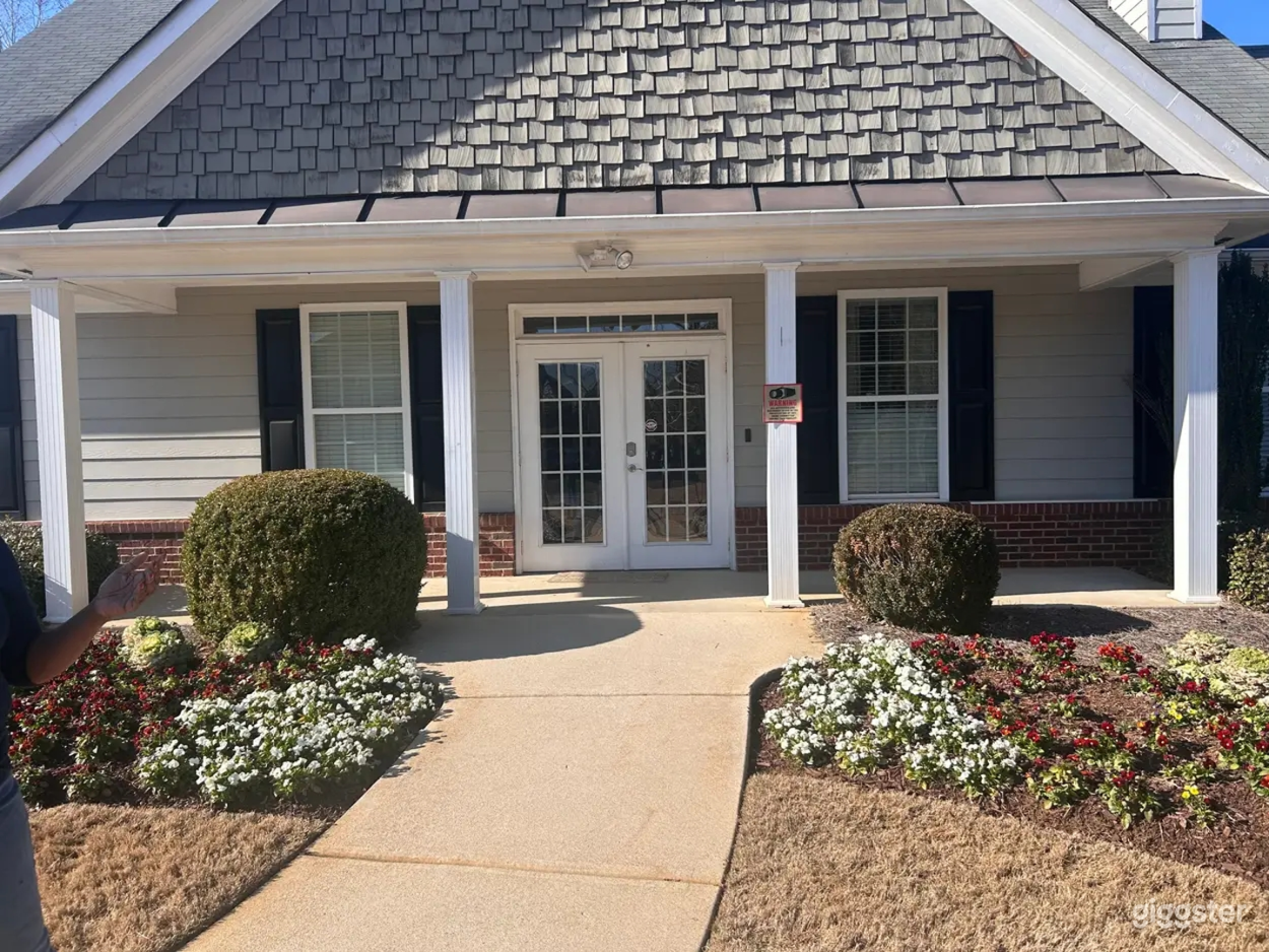 Private Modern Clubhouse Customizable For Filming Photo 1