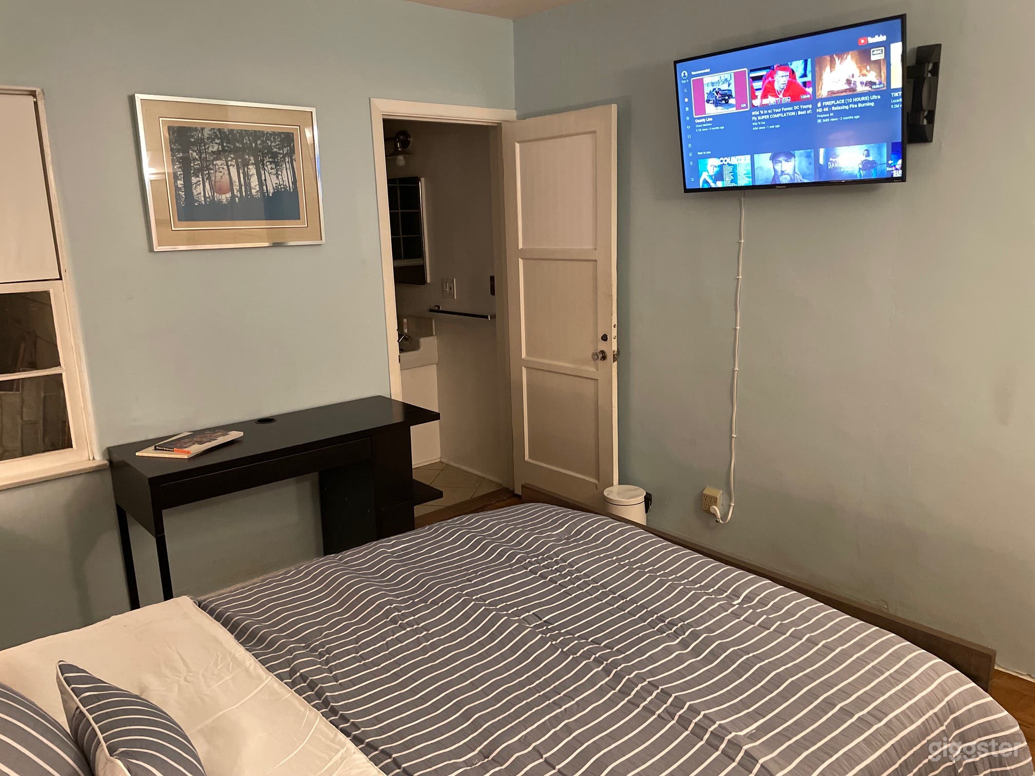 Cozy Bedroom in Classic Craftsman House Photo 4