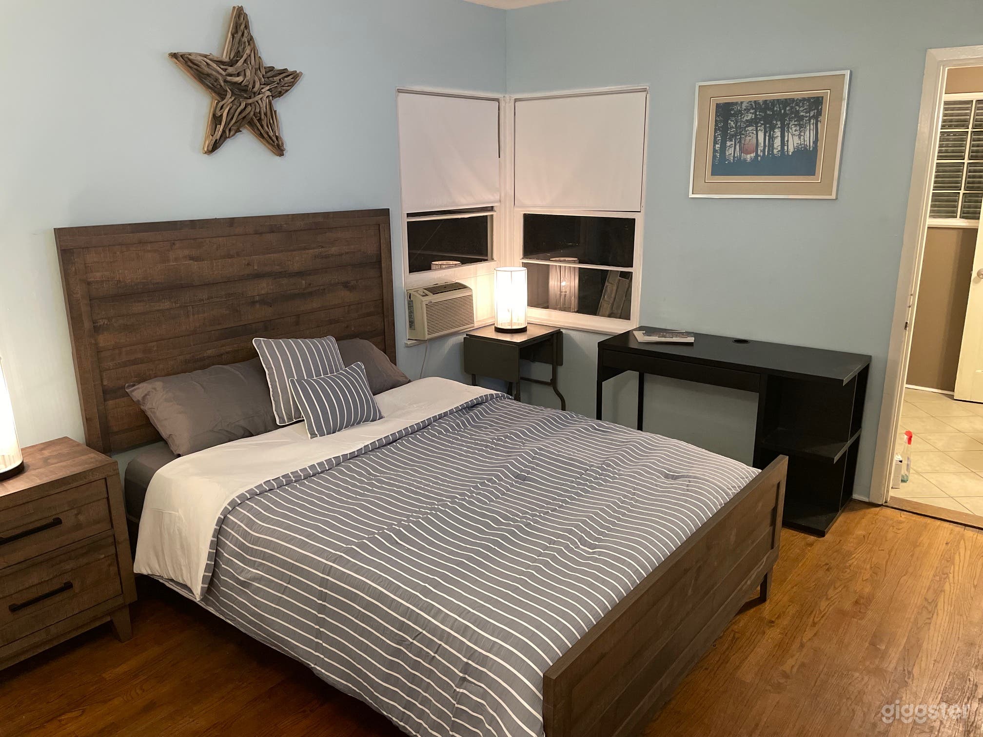 Cozy Bedroom in Classic Craftsman House Photo 2