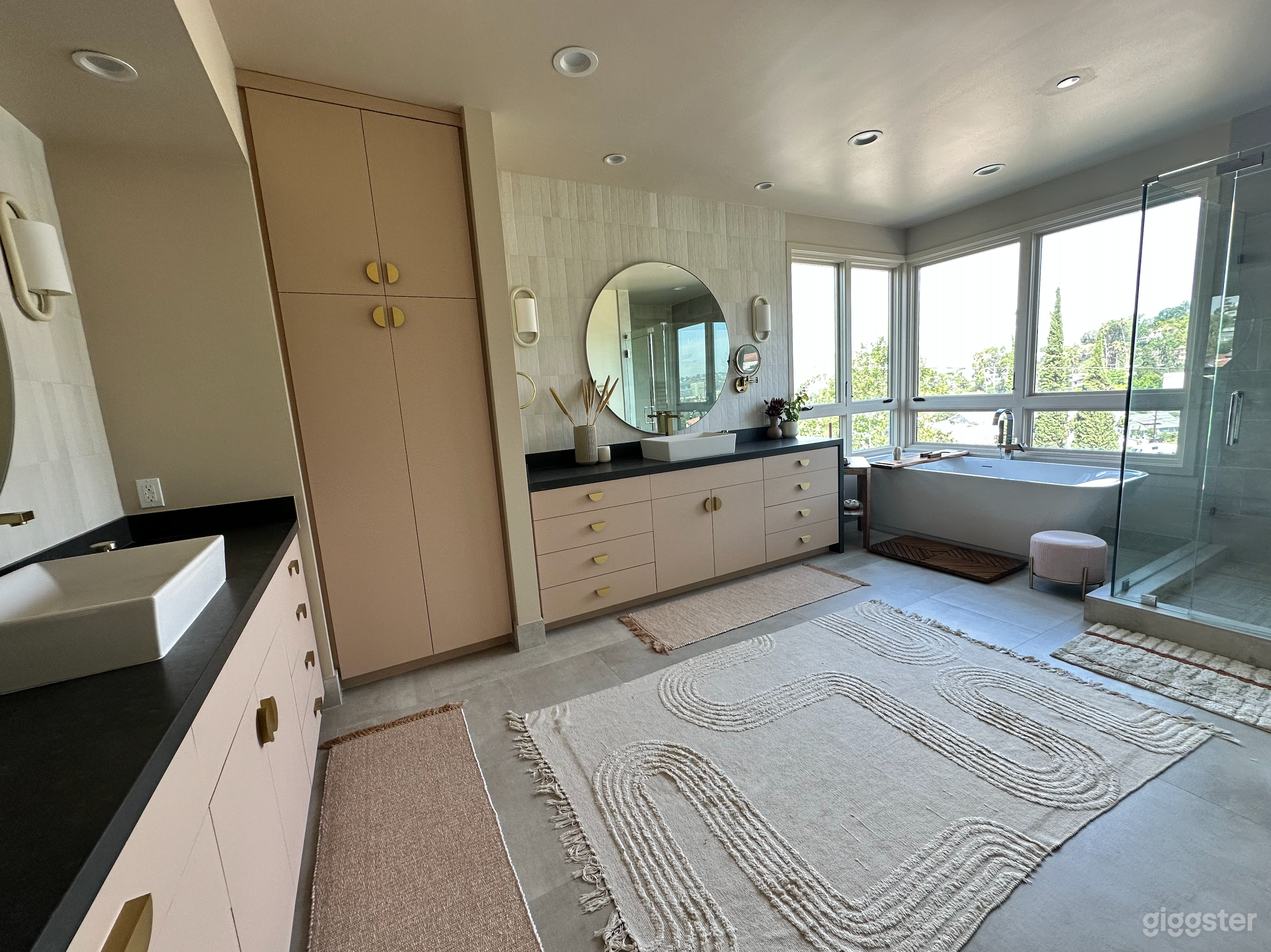 Primary Suite - views of Hollywood sign and Griffith