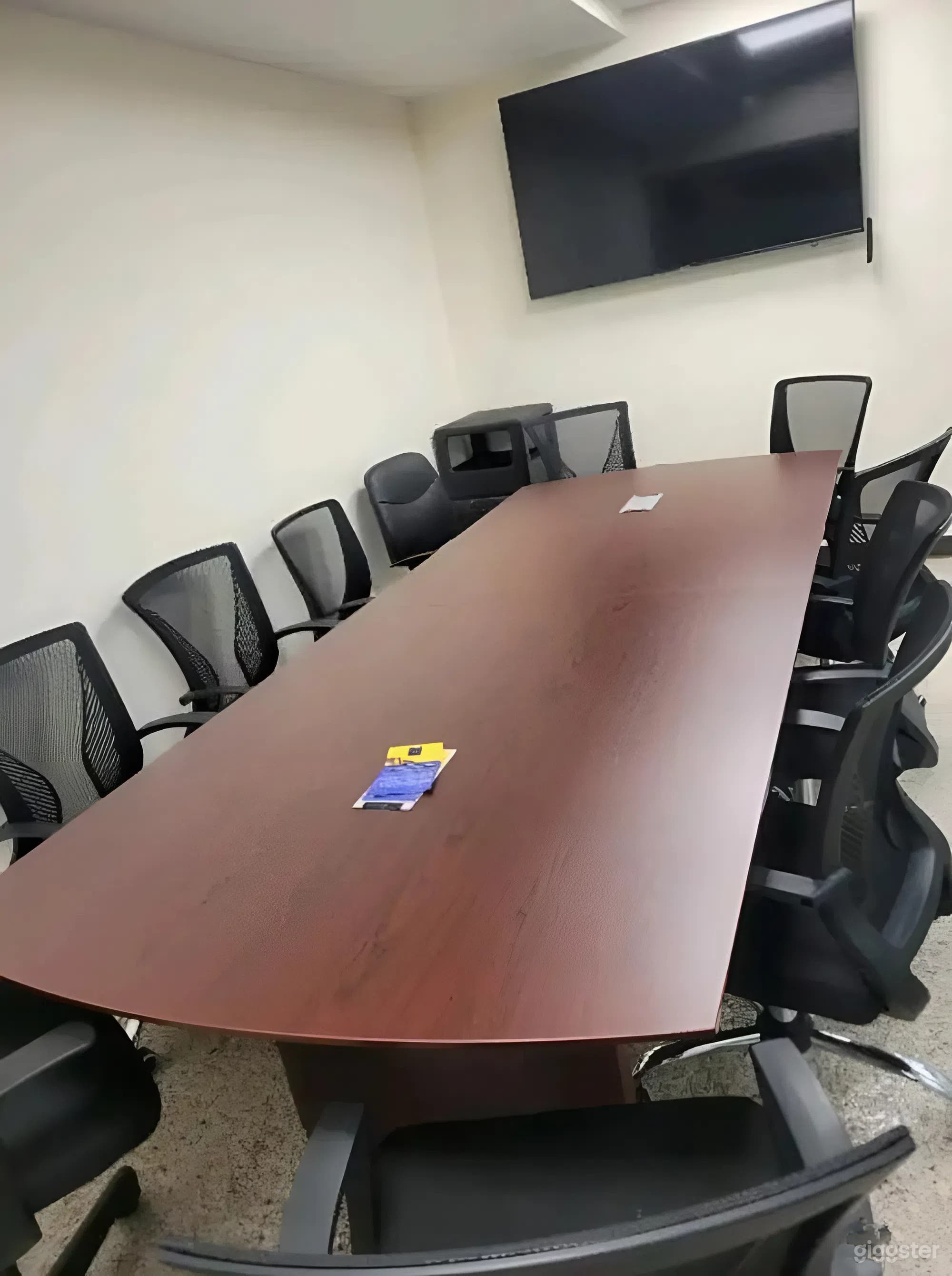 Bright &amp; Modern Meeting Room in South Brooklyn — 16-Seat Photo 4