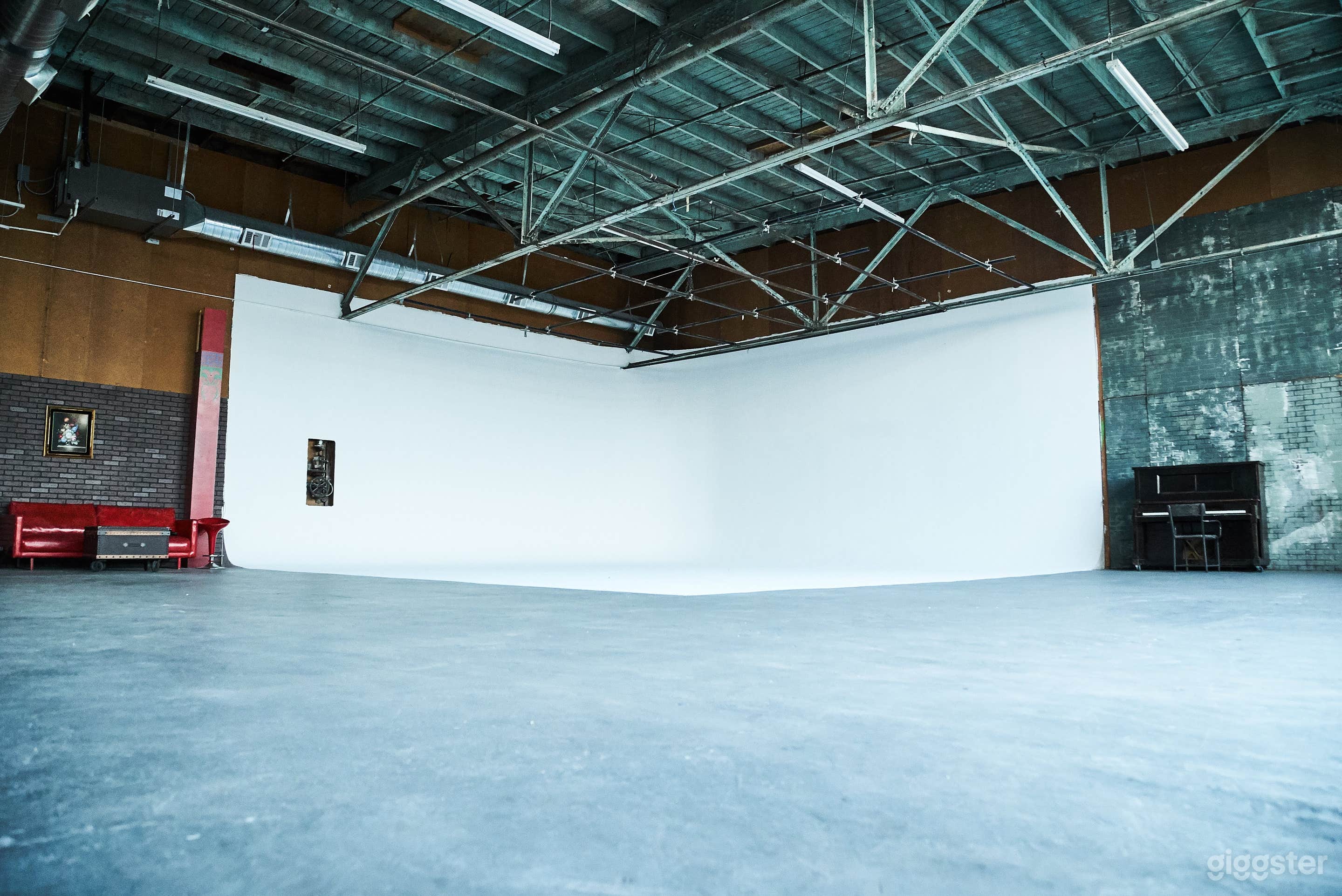 ​Cyclorama Wall: 30'x30'x12"