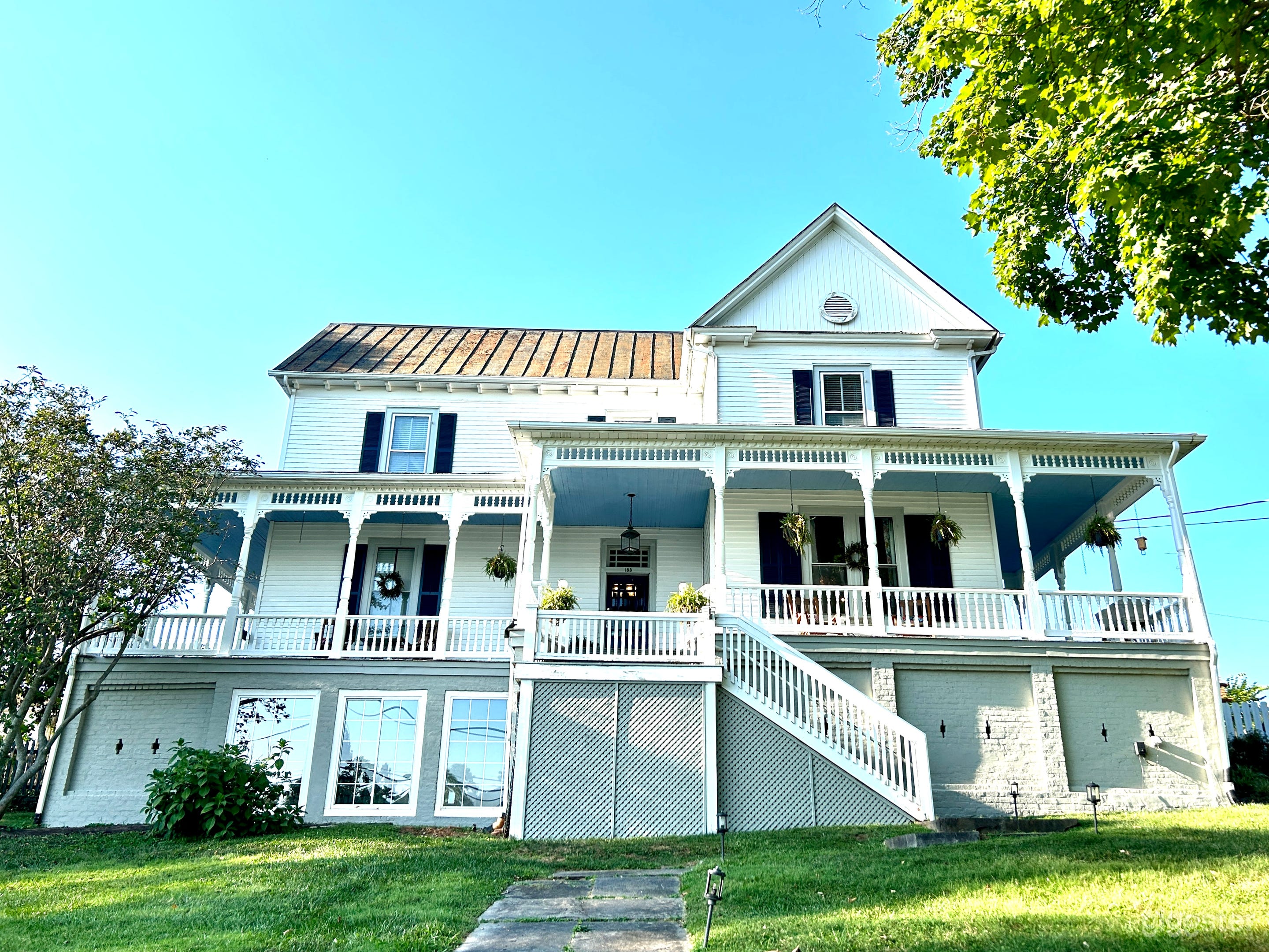 Victorian Farmhouse and Gardens in Blue Ridge Mtns Photo 1
