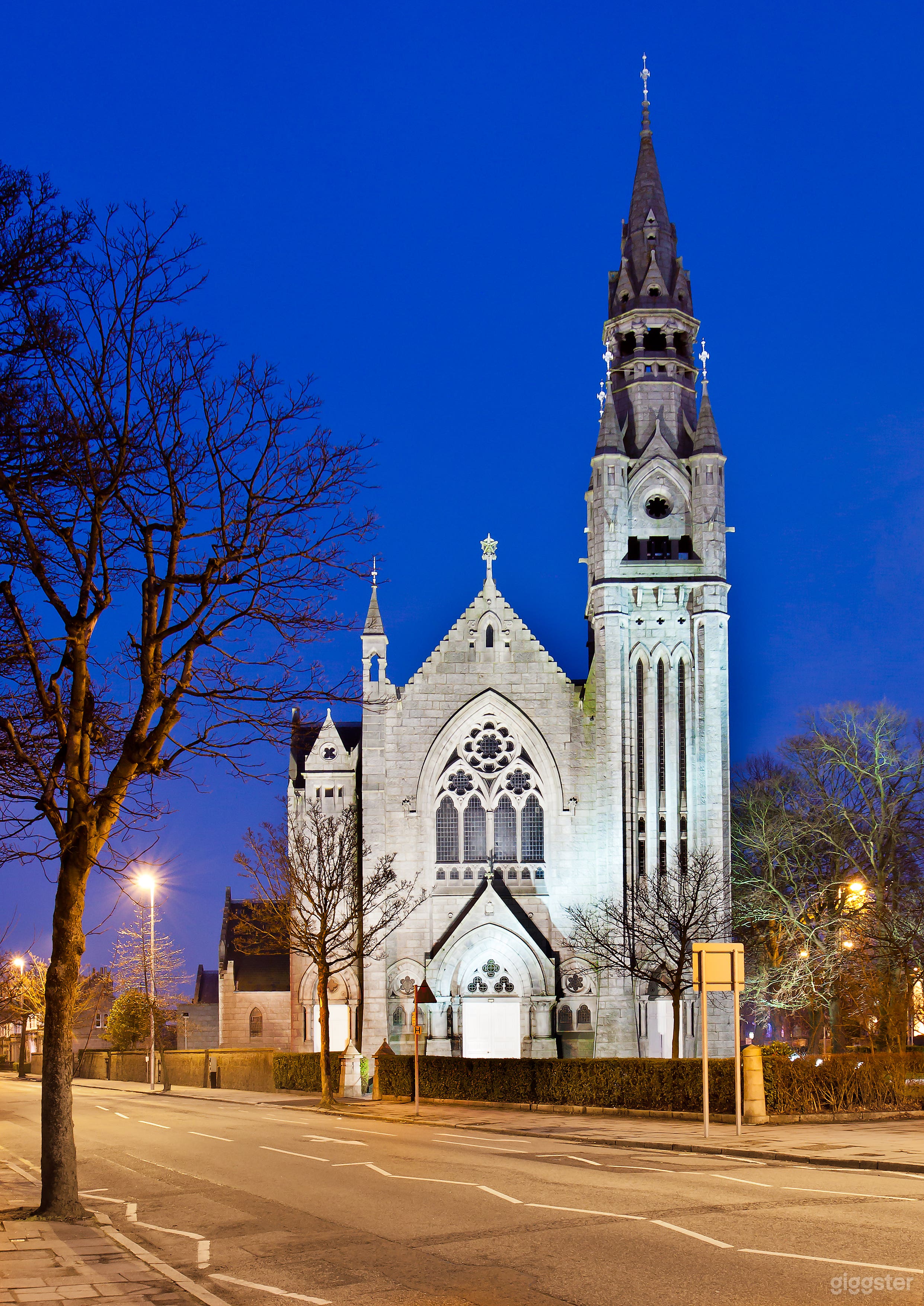 Victorian/Art deco church and airy coffee house Photo 1