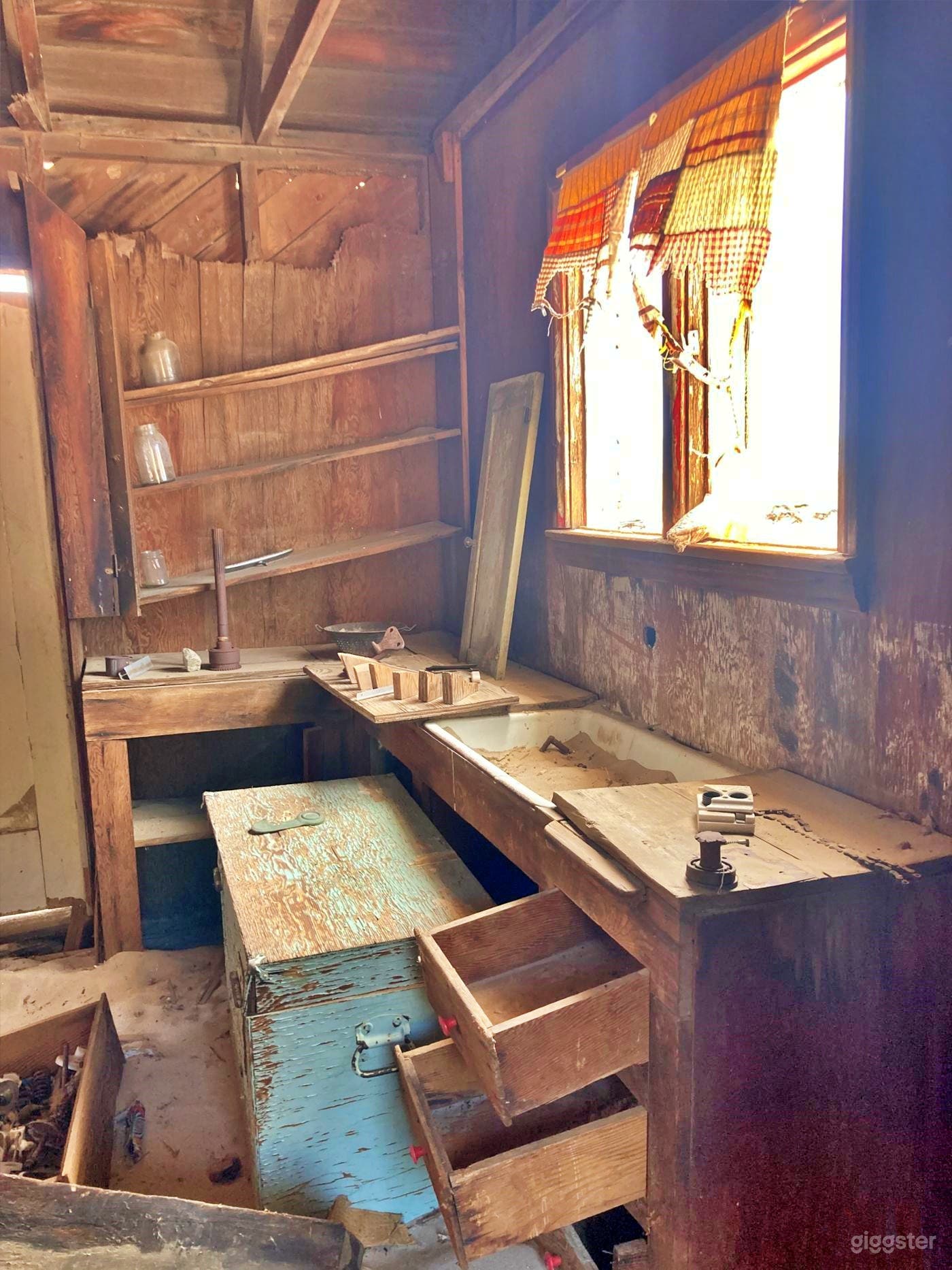 1930s Rustic Guest House Photo 4