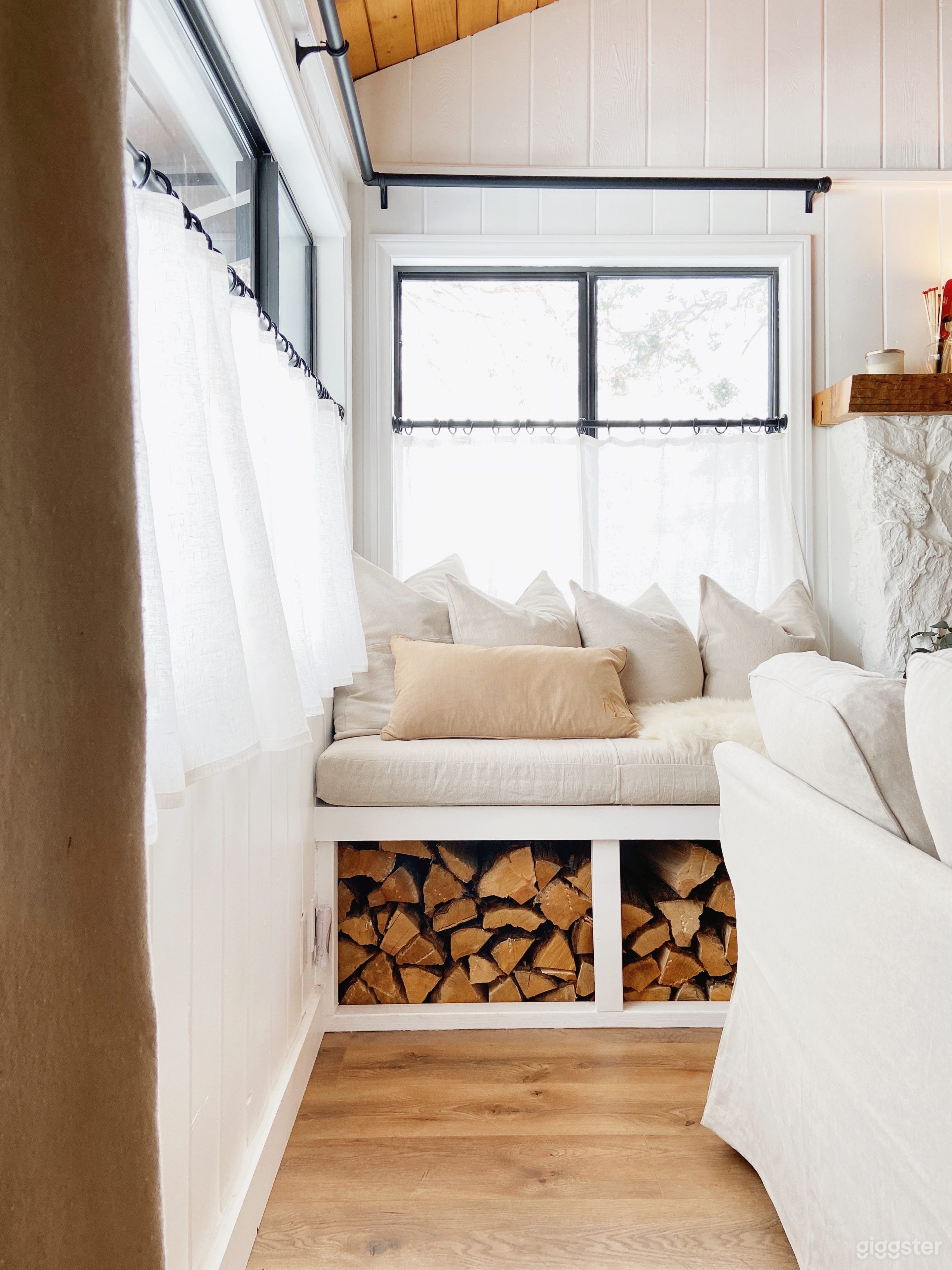 Luxury Cabin in the Woods Photo 2