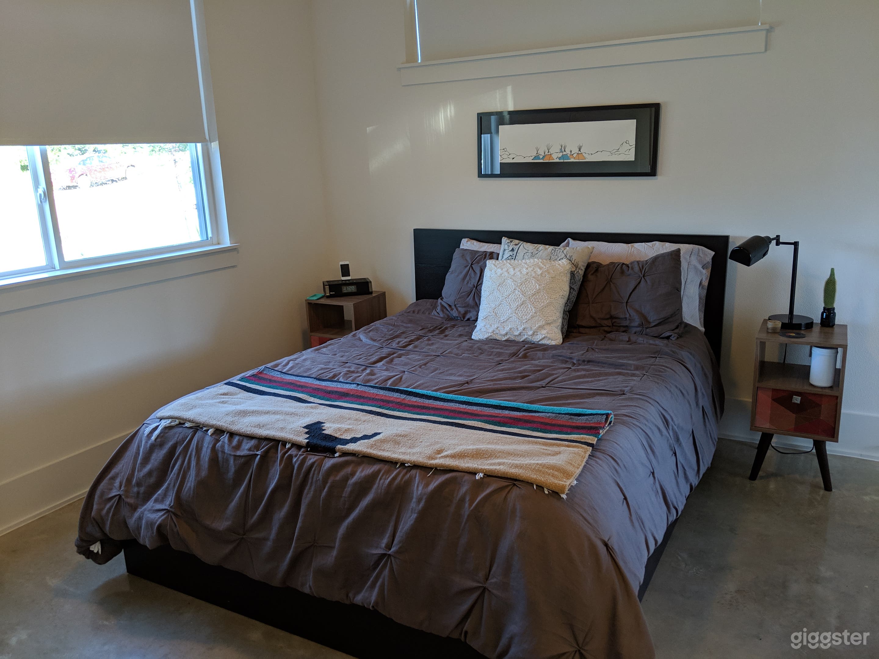 Contemporary farm-style home Photo 4