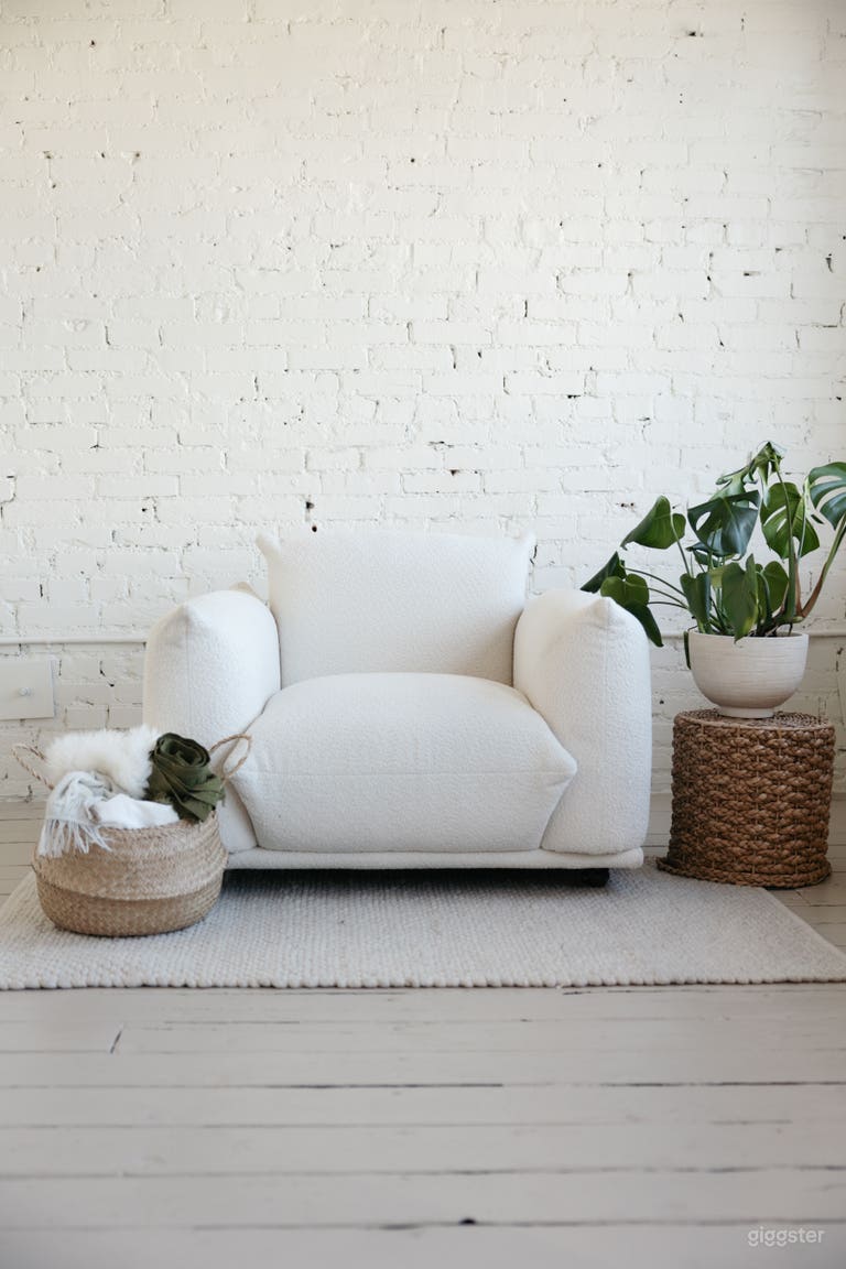  Light + Character filled Downtown Photo Studio wit 