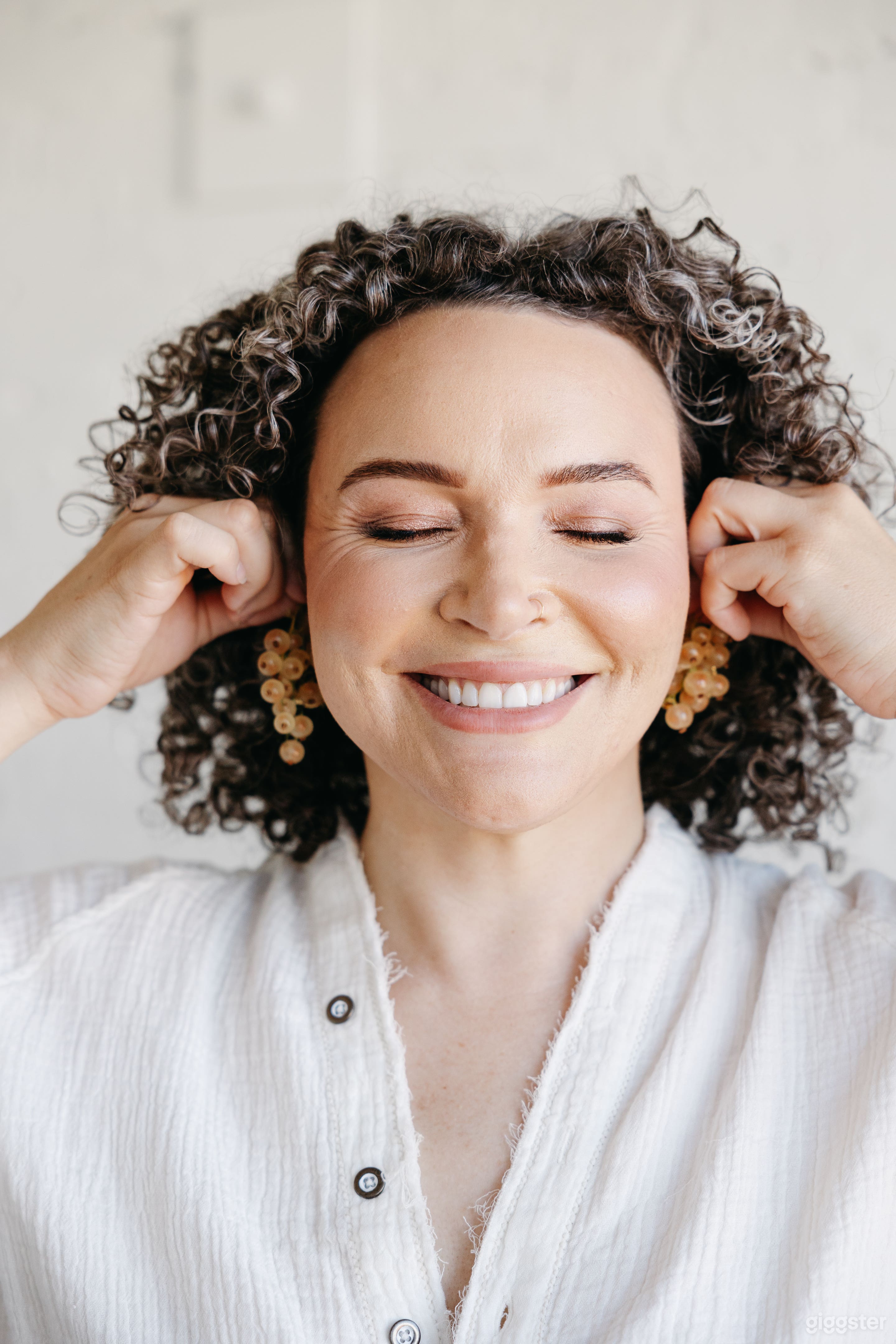 Light + Character filled Downtown Photo Studio wit Photo 3