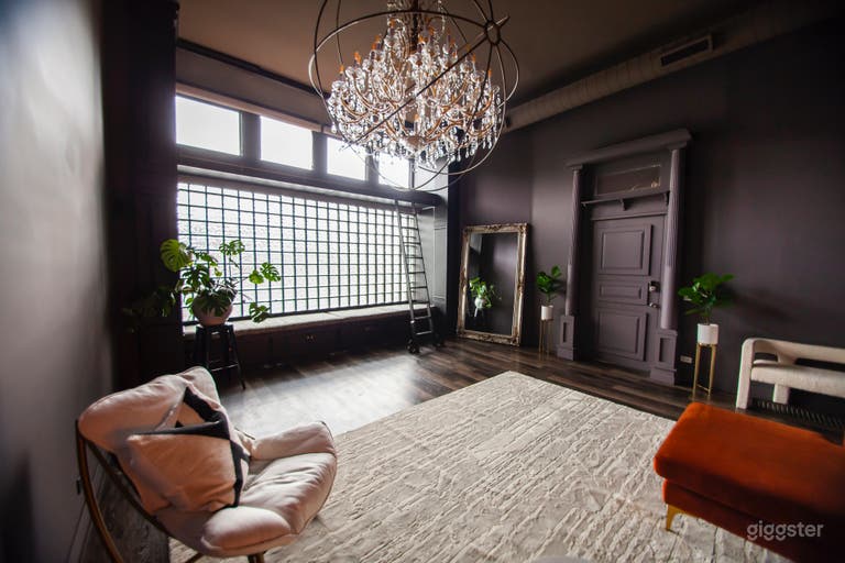  Colorful Luxury Kink Space & Elegant Sunlit Lounge 