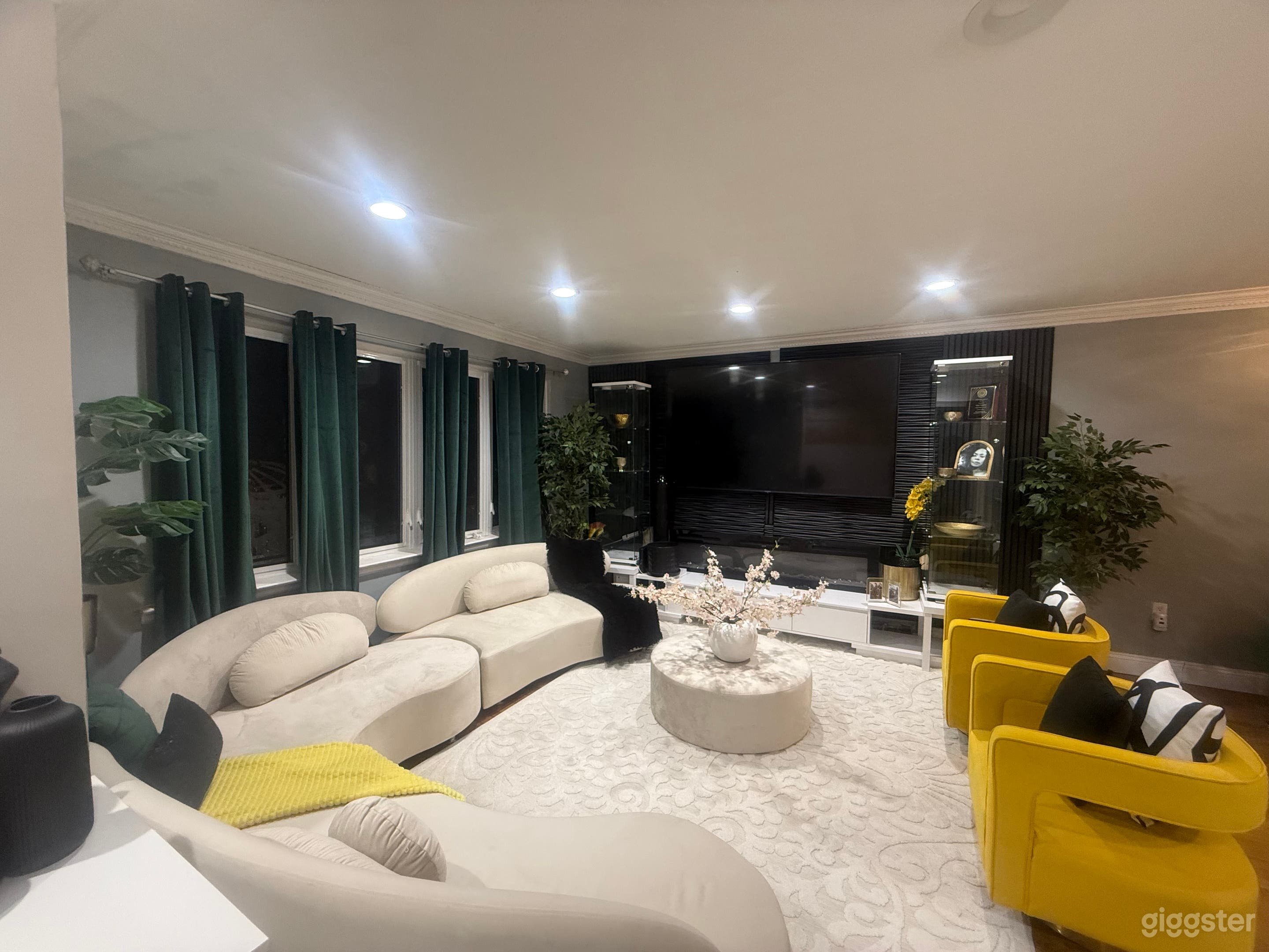 Sun-drench Modern Eclectic Apartment for Editorial Shoots Photo 1