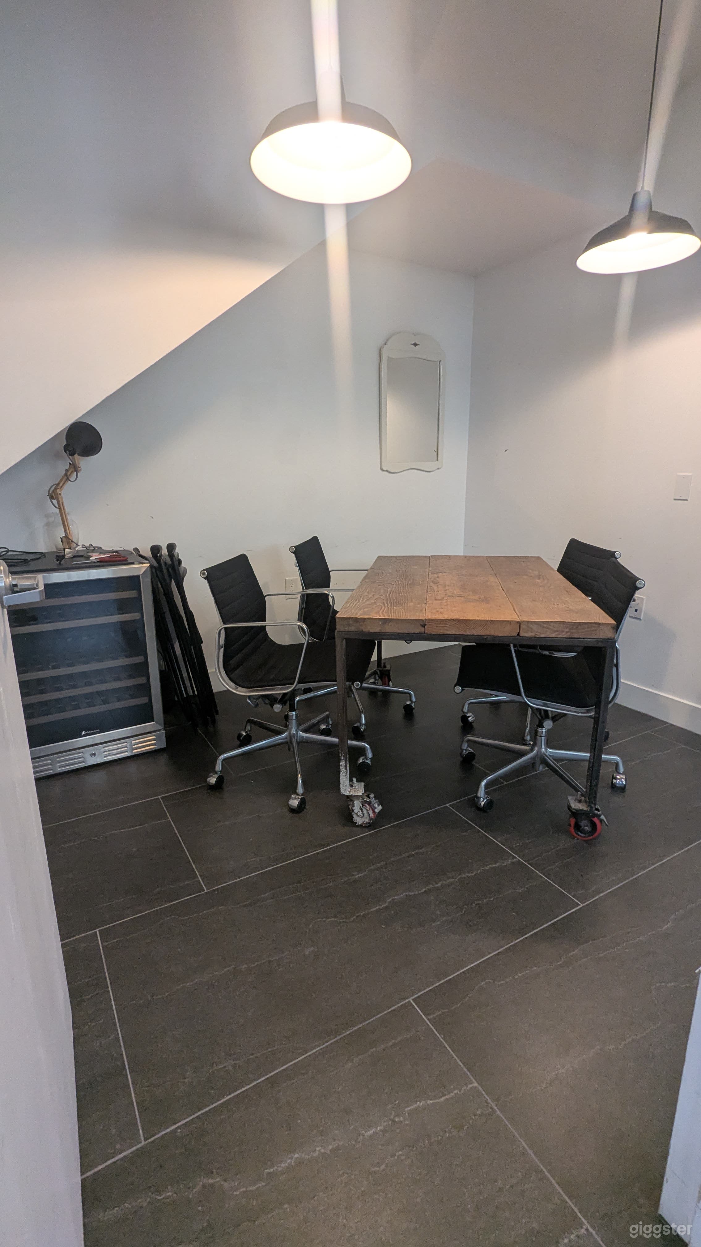 160 sqft Modern Creative Conference Room Photo 1