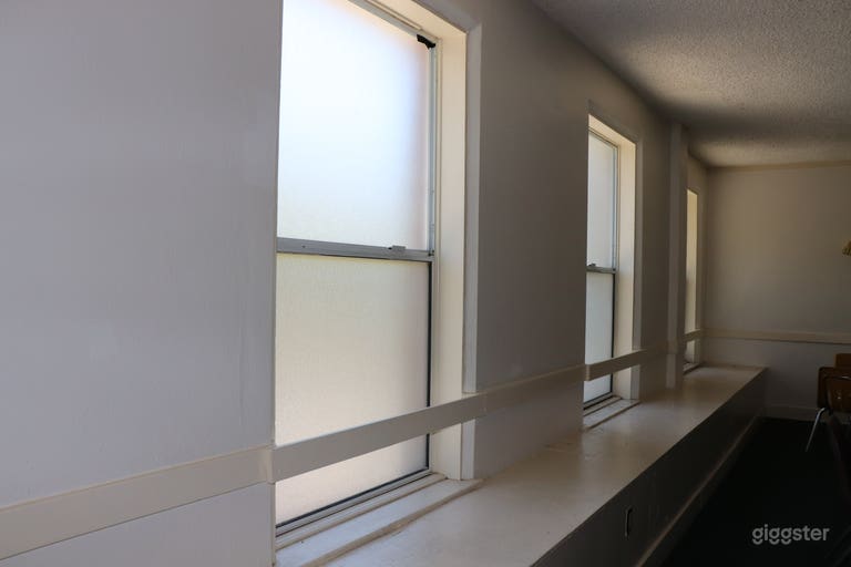  Oficina y espacio para reuniones 