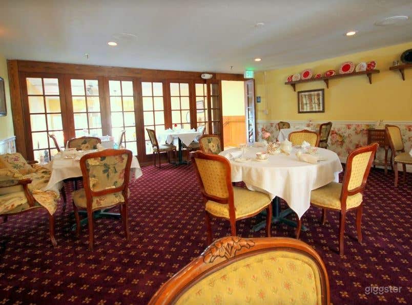 25 Person Upstairs Private Tea Room Decorated in Victorian Style Photo 4