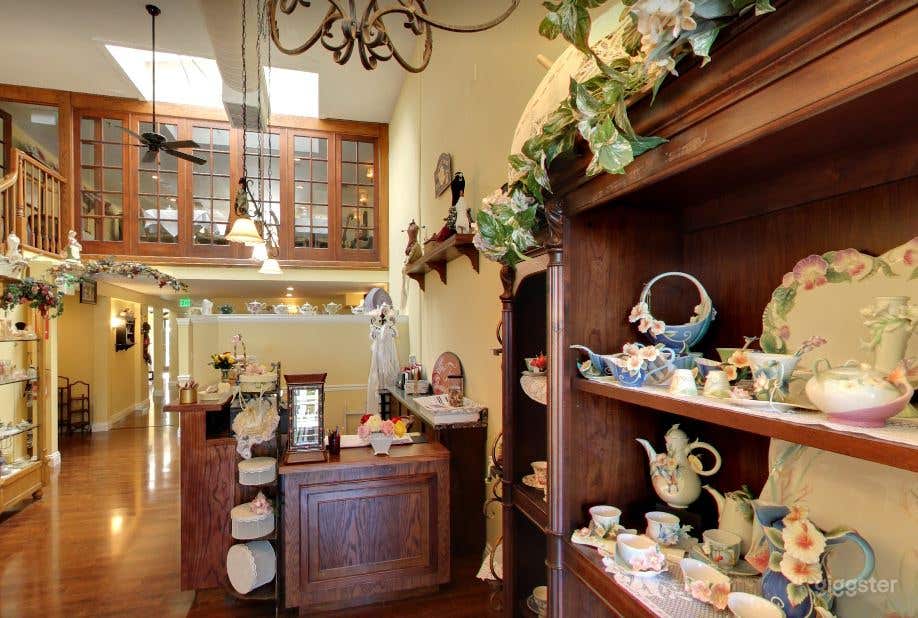 25 Person Upstairs Private Tea Room Decorated in Victorian Style Photo 3