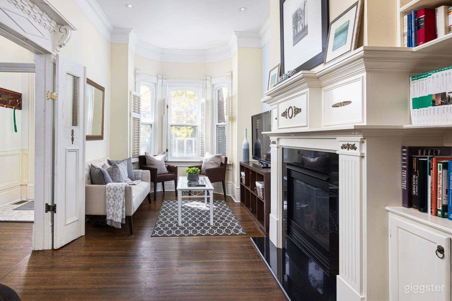 Beautiful Victorian in Downtown Toronto Photo 3