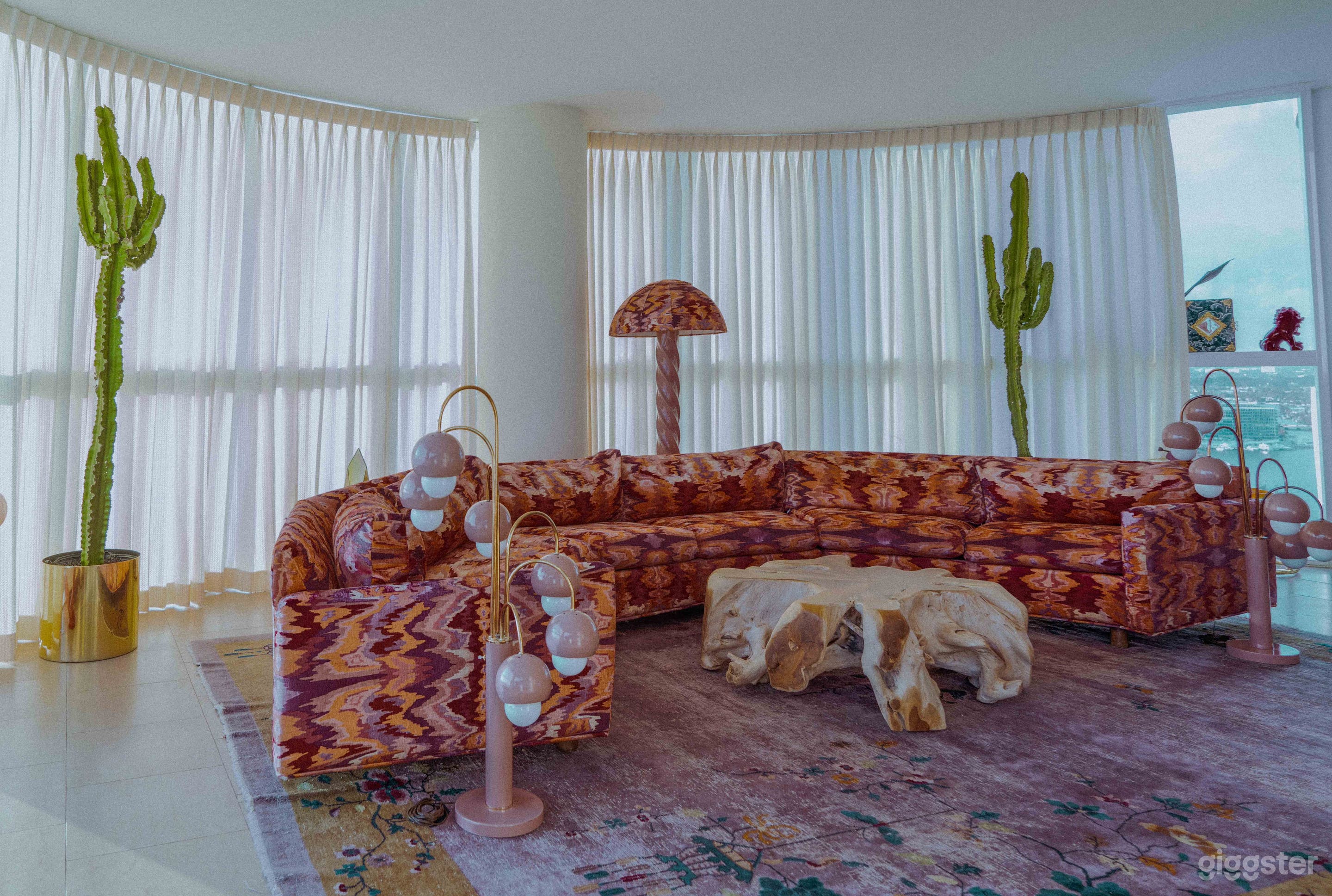 ICONIC MIAMI APARTMENT  Photo 2