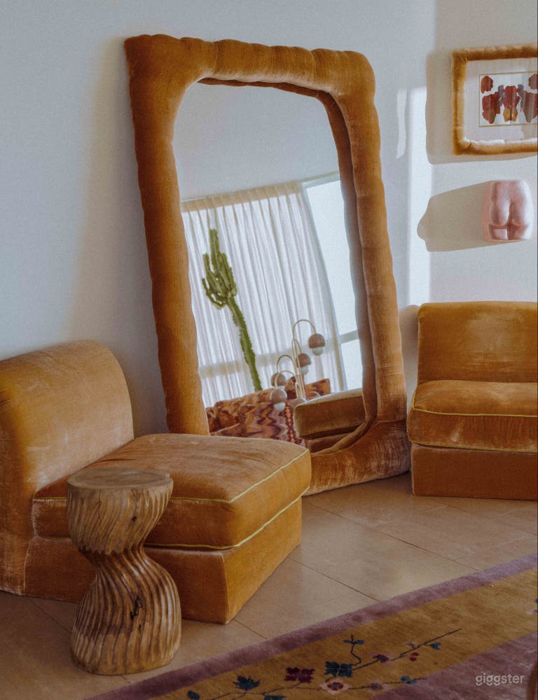  ICONIC MIAMI APARTMENT  